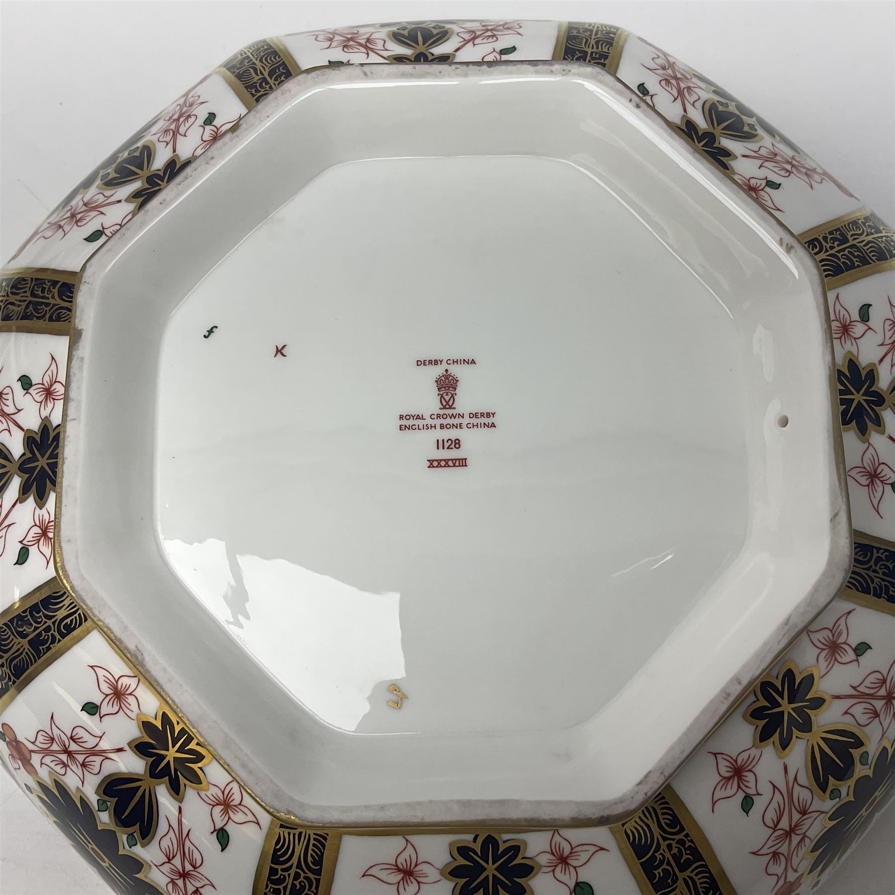 Royal Crown Derby Imari fruit bowl of octagonal form - Image 5 of 10