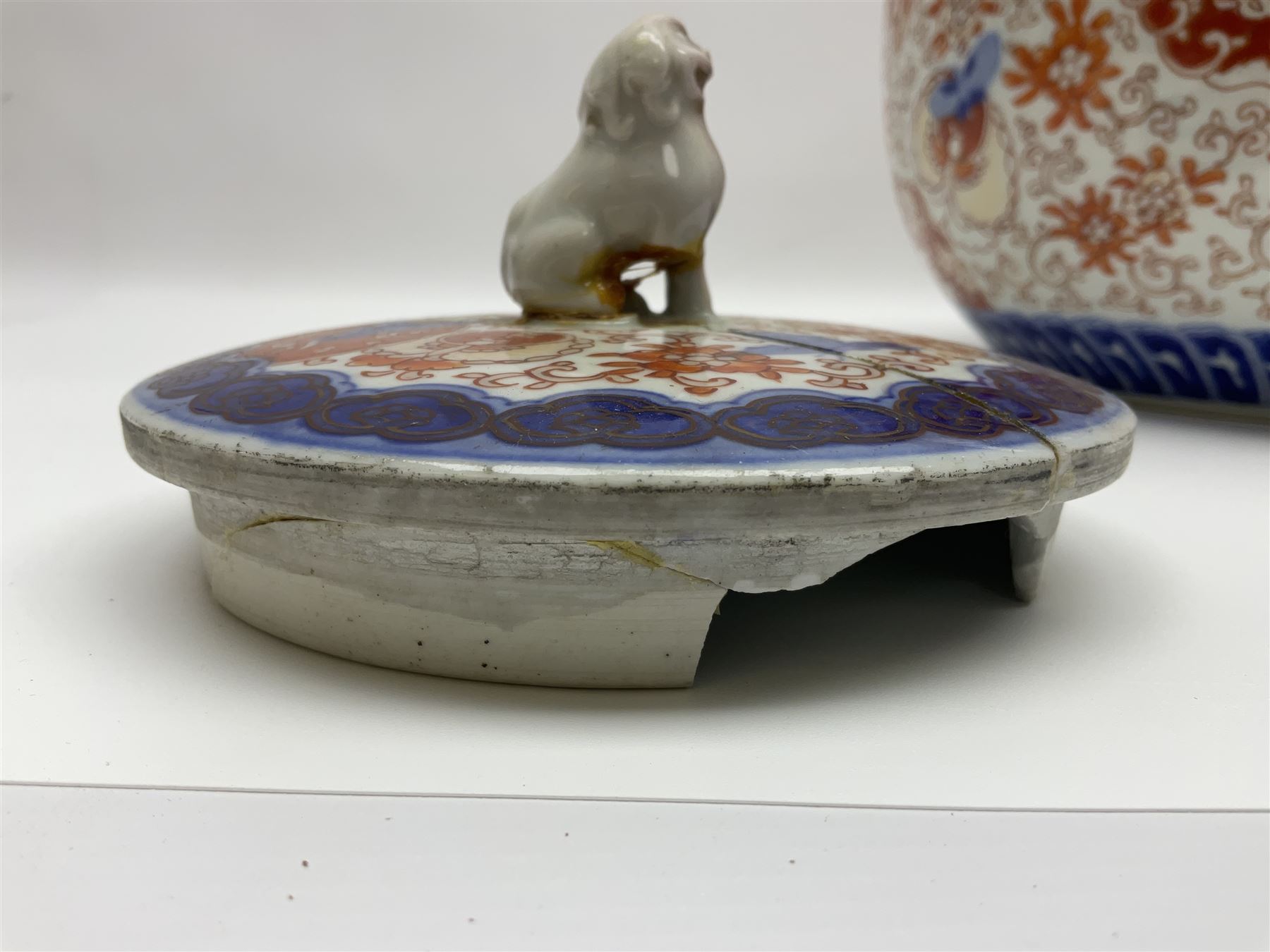 Japanese imari pattern jar and cover of globular form - Image 8 of 20