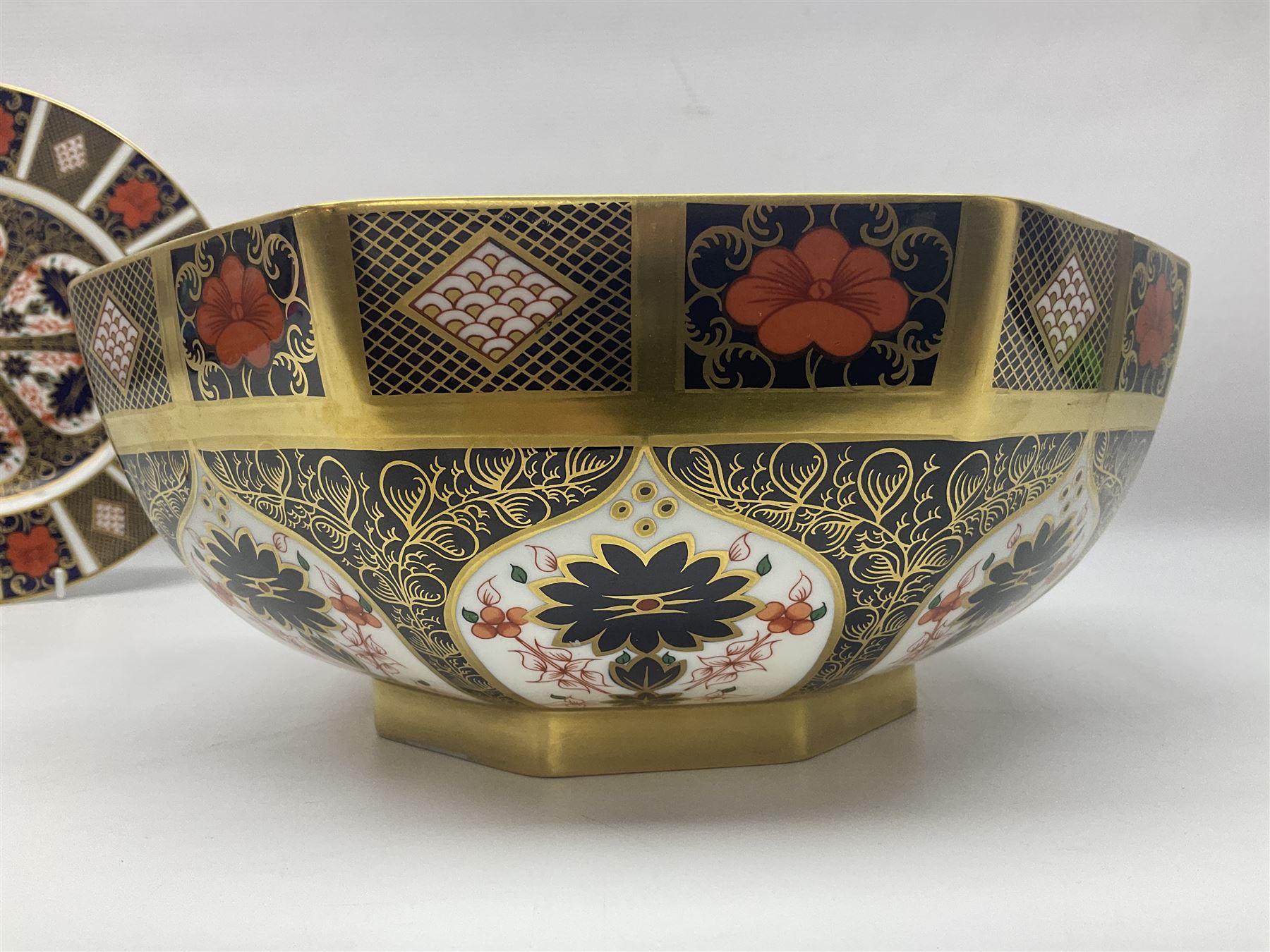 Royal Crown Derby Imari fruit bowl of octagonal form - Image 3 of 10