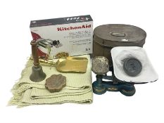 Kitchen scales "The Vibrator Balance" with sets of weights