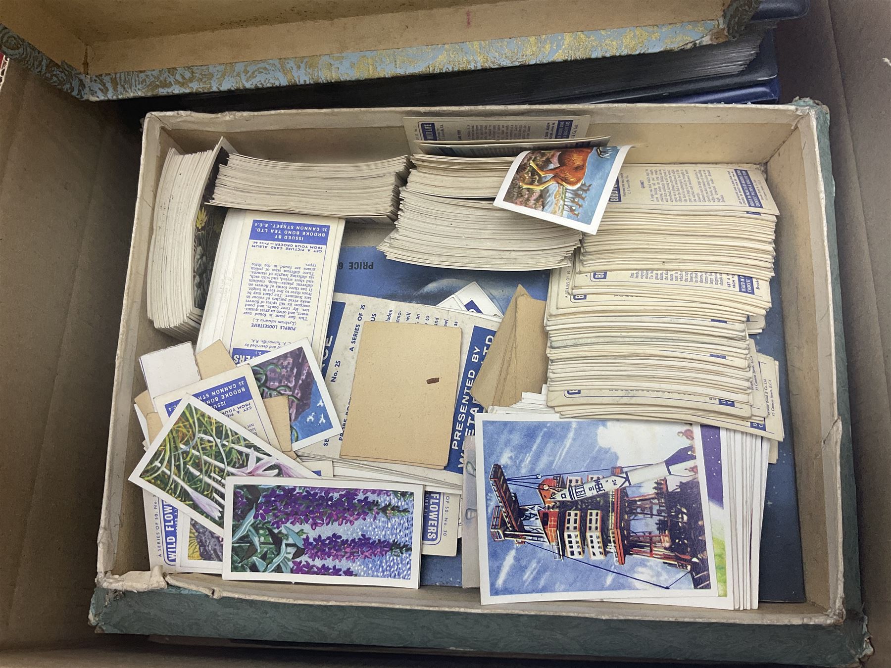 Large quantity of cigarette and tea cards - Image 8 of 10