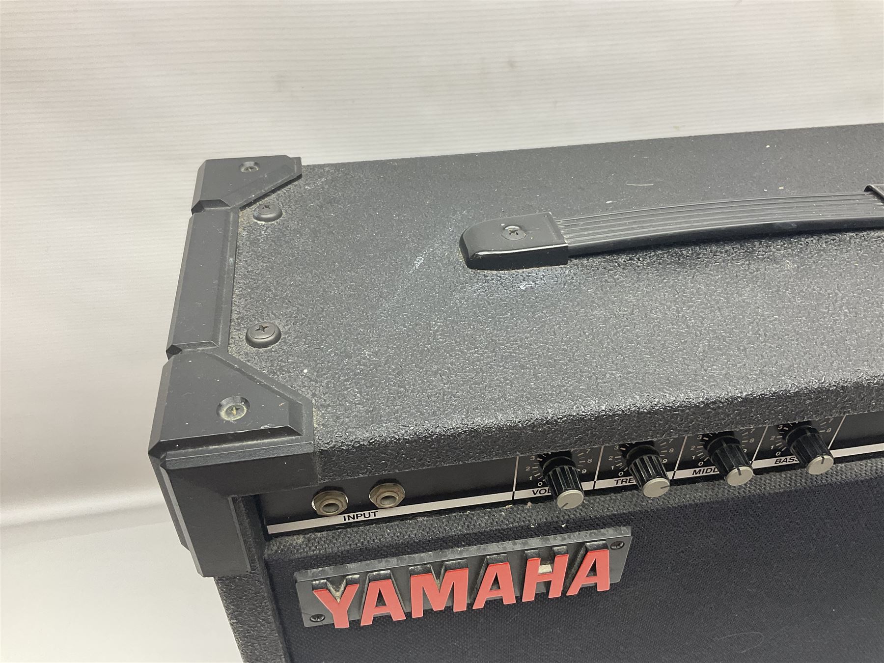 Yamaha VX Series 25B bass amplifier in black - Image 2 of 10