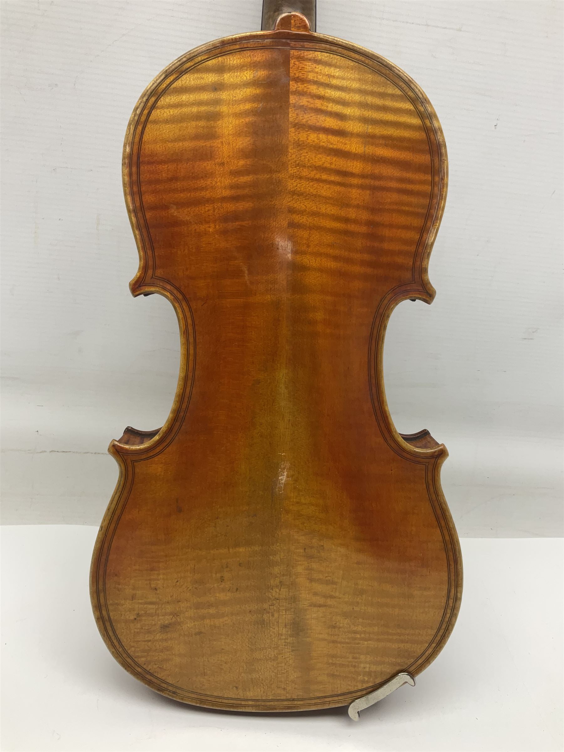 German trade violin c1900 copy of a Maggini with 36.5cm two-piece maple back and ribs and spruce top - Image 4 of 14