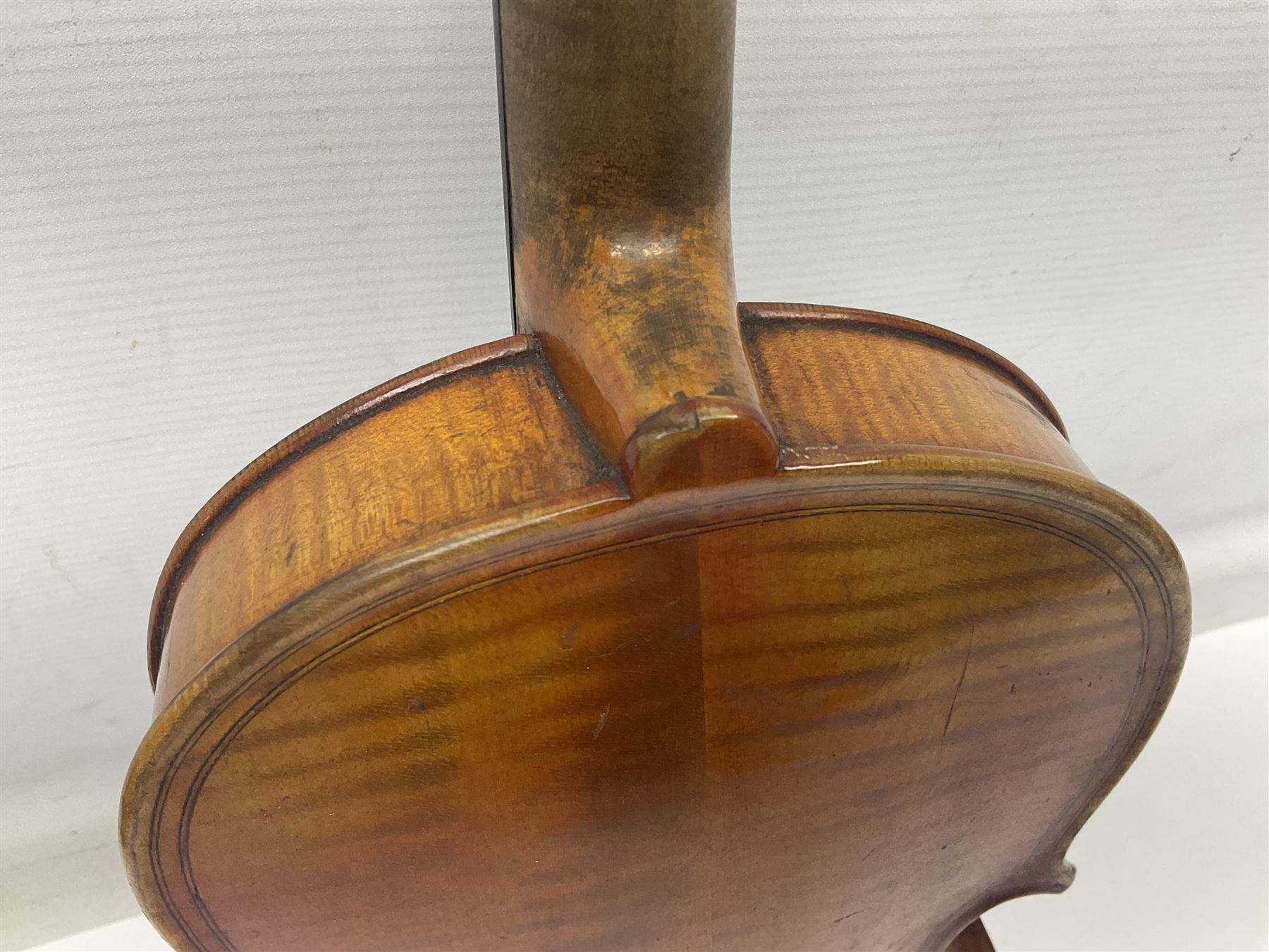 German trade violin c1900 copy of a Maggini with 36.5cm two-piece maple back and ribs and spruce top - Image 5 of 14