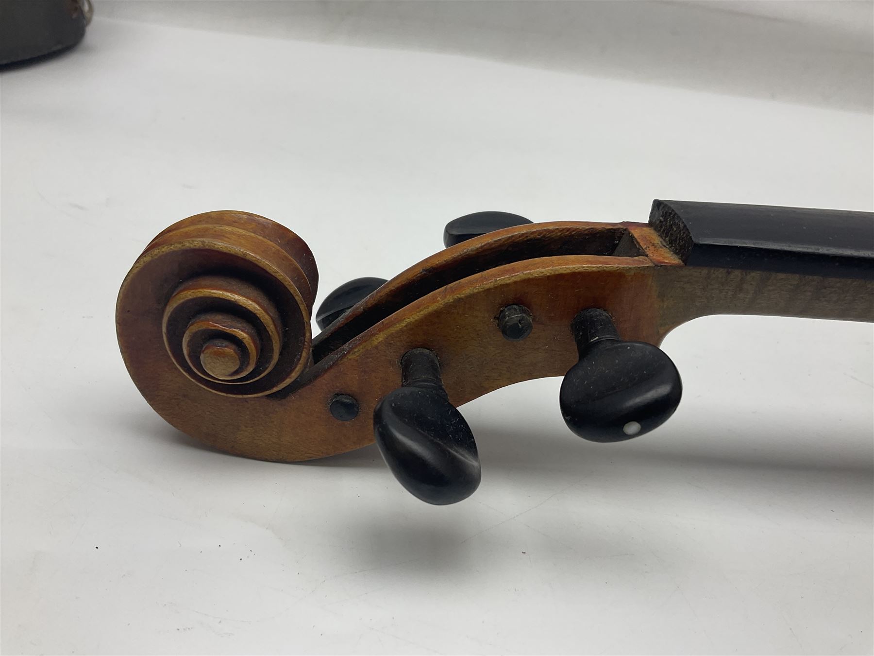 German trade violin c1900 copy of a Maggini with 36.5cm two-piece maple back and ribs and spruce top - Image 9 of 14