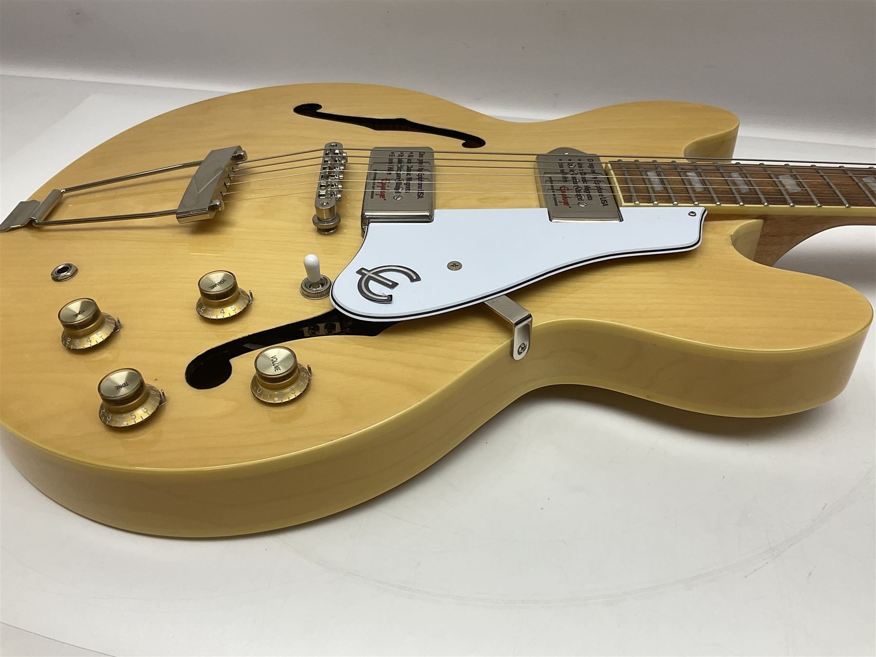 Epiphone Casino NA semi-acoustic guitar with natural maple finish and P90 pick-ups - Image 7 of 17