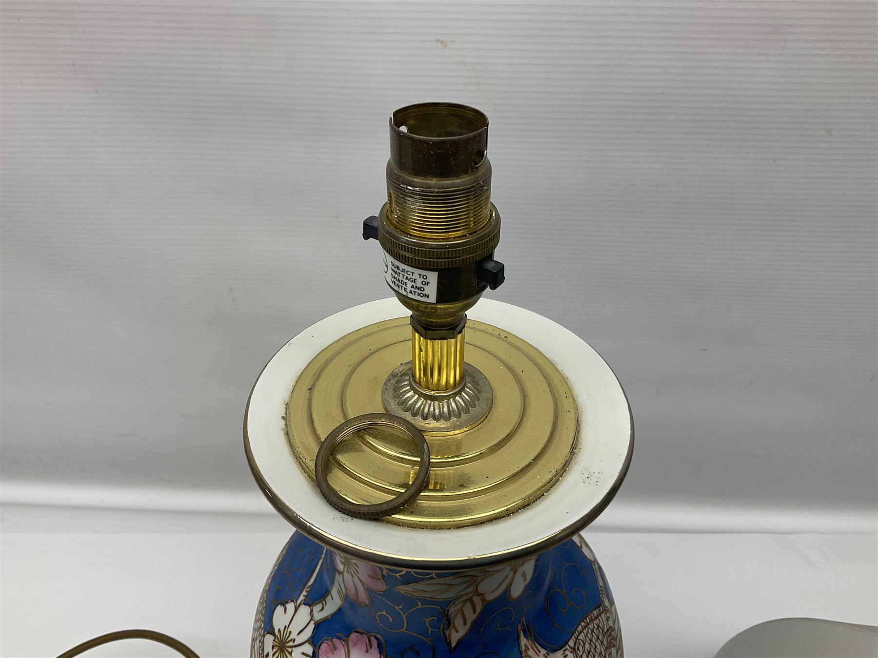 Chinese style ceramic table lamp - Image 5 of 5
