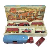 Corgi Chipperfields Circus Toys Gift Set No. 23 part-set in part-box comprising Smith’s ‘Karrier’ Va