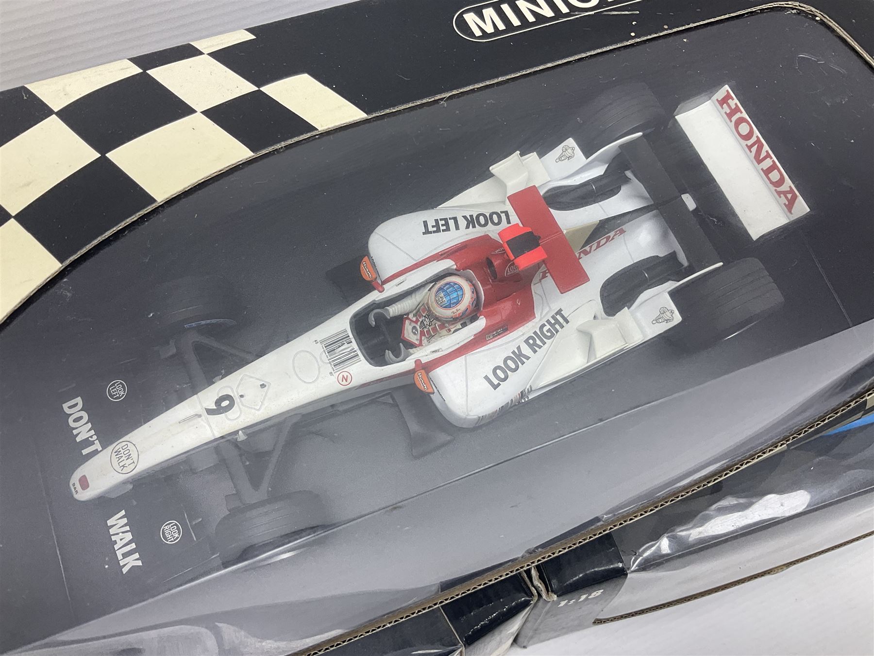 Three Minichamps 1:18 scale die-cast racing cars - B.A.R. Honda 006 J. Button; limited edition Benet - Image 2 of 7