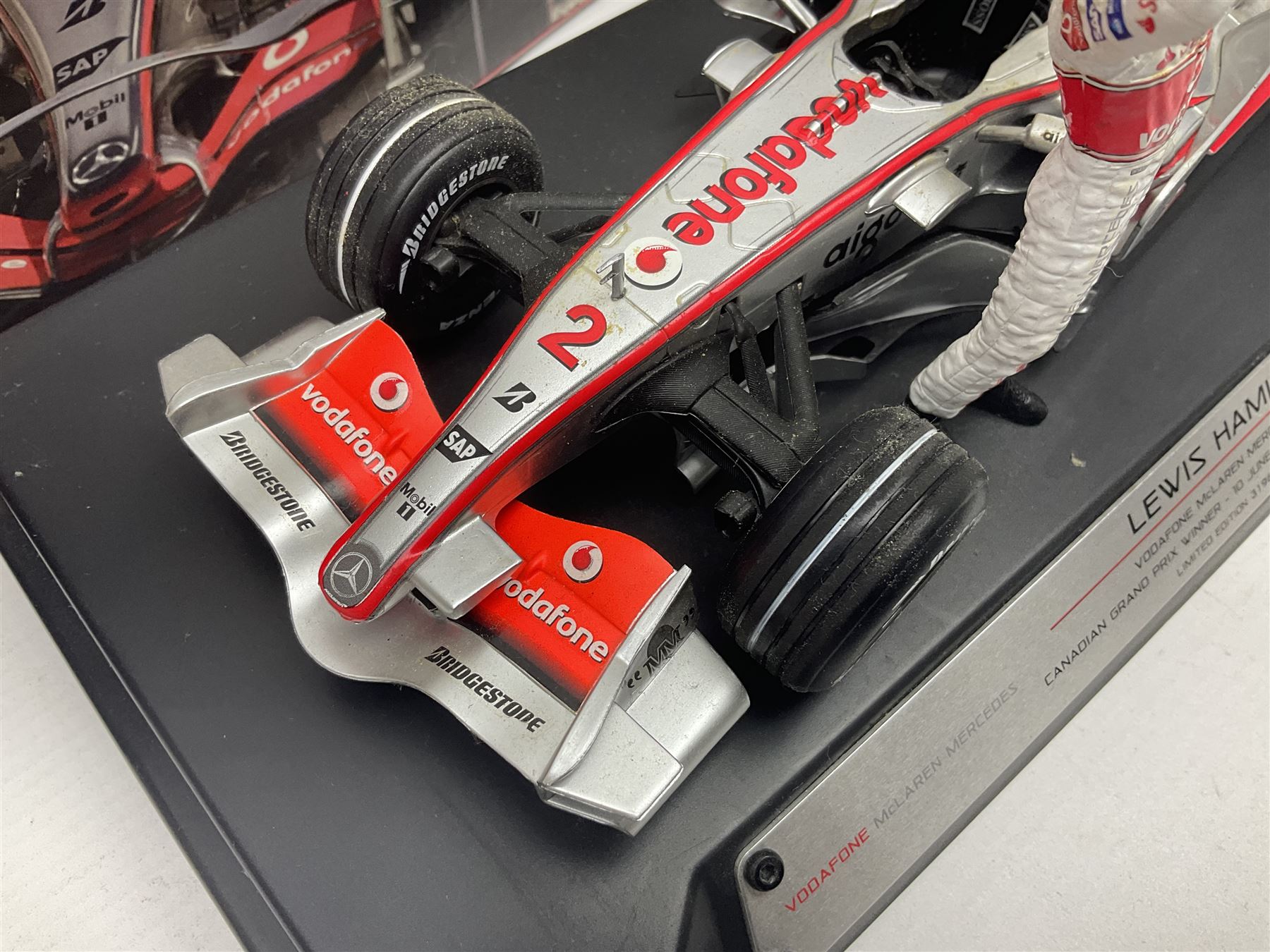 Mattel Hot Wheels 1:18 scale die-cast racing car - Vodaphone McLaren Mercedes; boxed with stand - Image 5 of 10