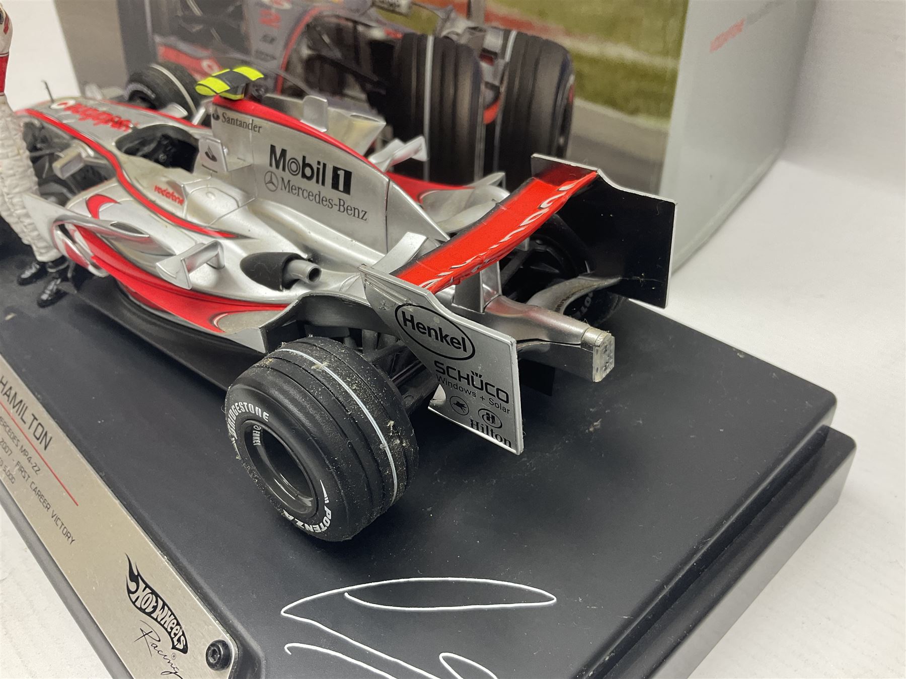 Mattel Hot Wheels 1:18 scale die-cast racing car - Vodaphone McLaren Mercedes; boxed with stand - Image 8 of 10