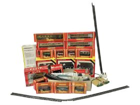 Hornby '00' gauge - six passenger coaches and nine goods wagons; two R902 and one R900 controllers;