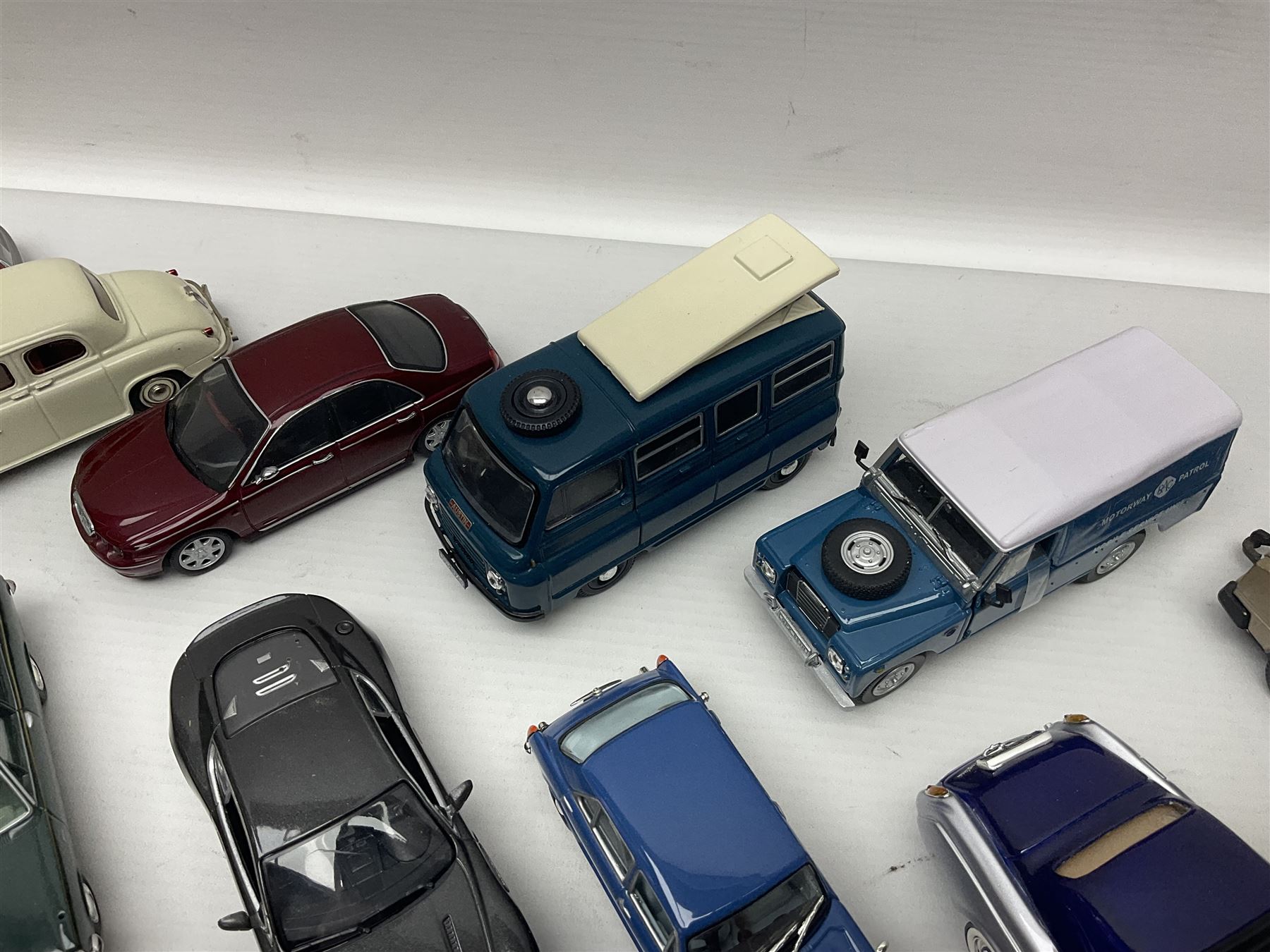 Over forty modern die-cast models by Vanguards - Image 11 of 12