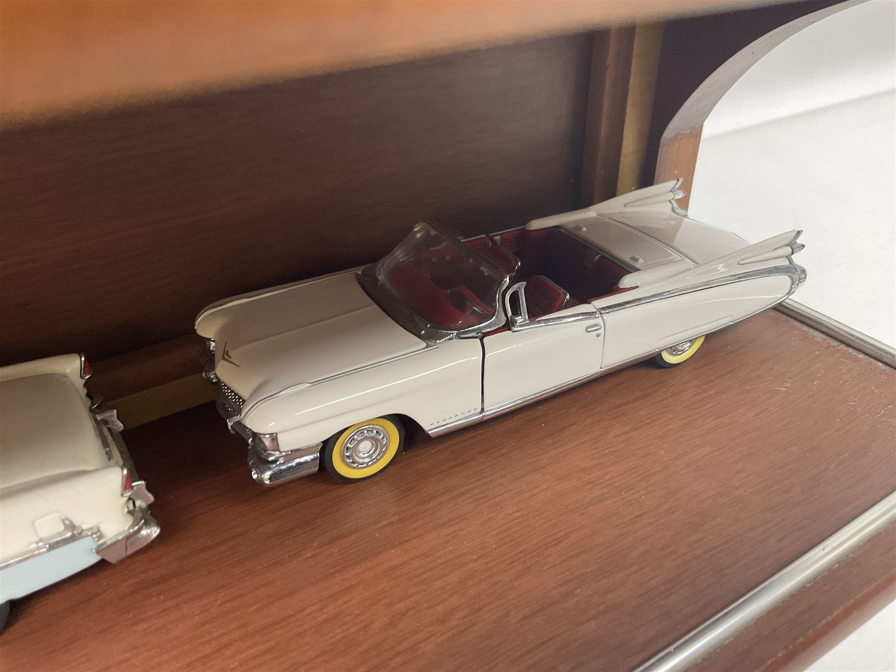 Franklin Mint 'The Classic Cars of the Fifties' collection with display rack - Image 9 of 12