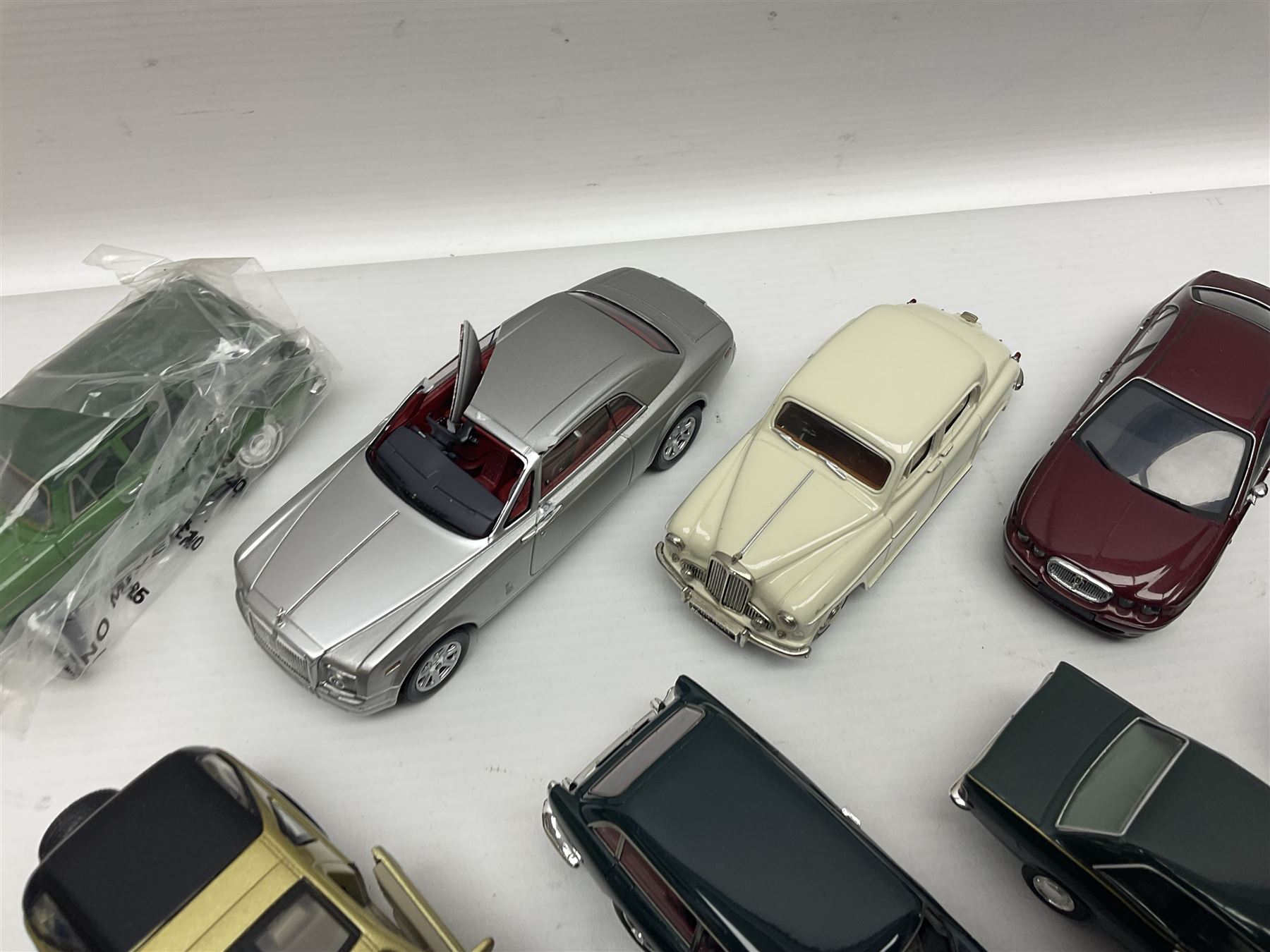 Over forty modern die-cast models by Vanguards - Image 12 of 12