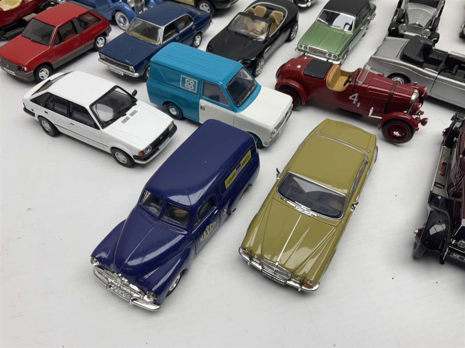 Over forty modern die-cast models by Vanguards - Image 4 of 12