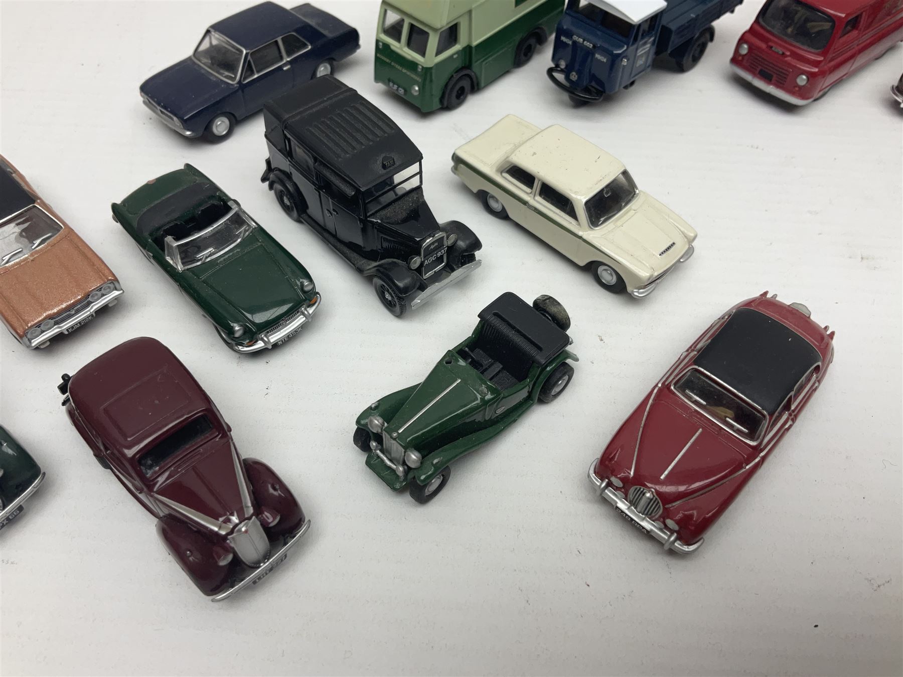 Over forty 1:76 scale die-cast models of cars and commercial vehicles; some boxed; and eight small s - Image 16 of 16