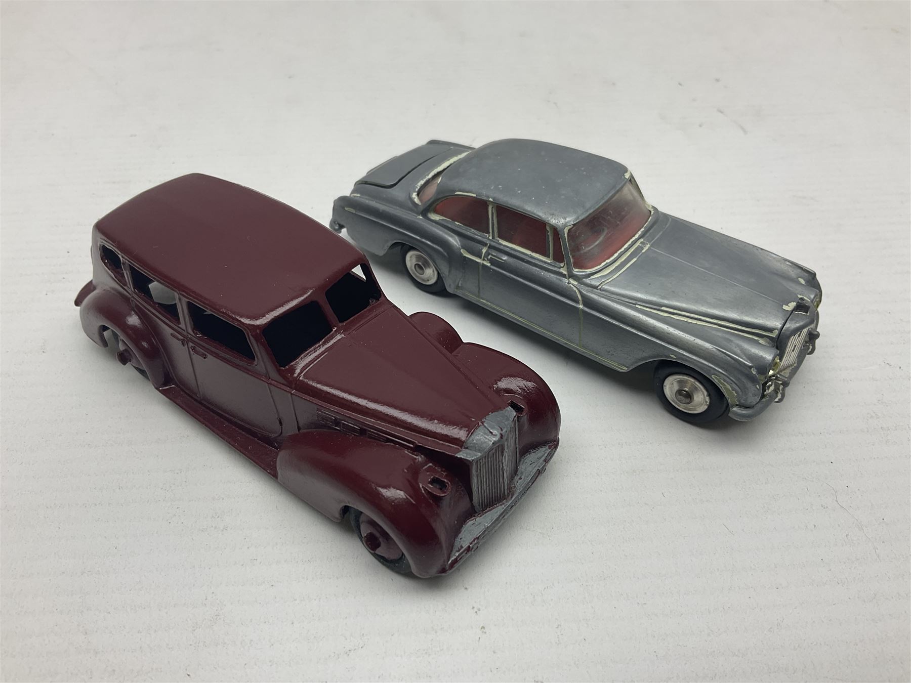 Eleven unboxed and playworn early die-cast models including Dinky Packard - Image 12 of 20