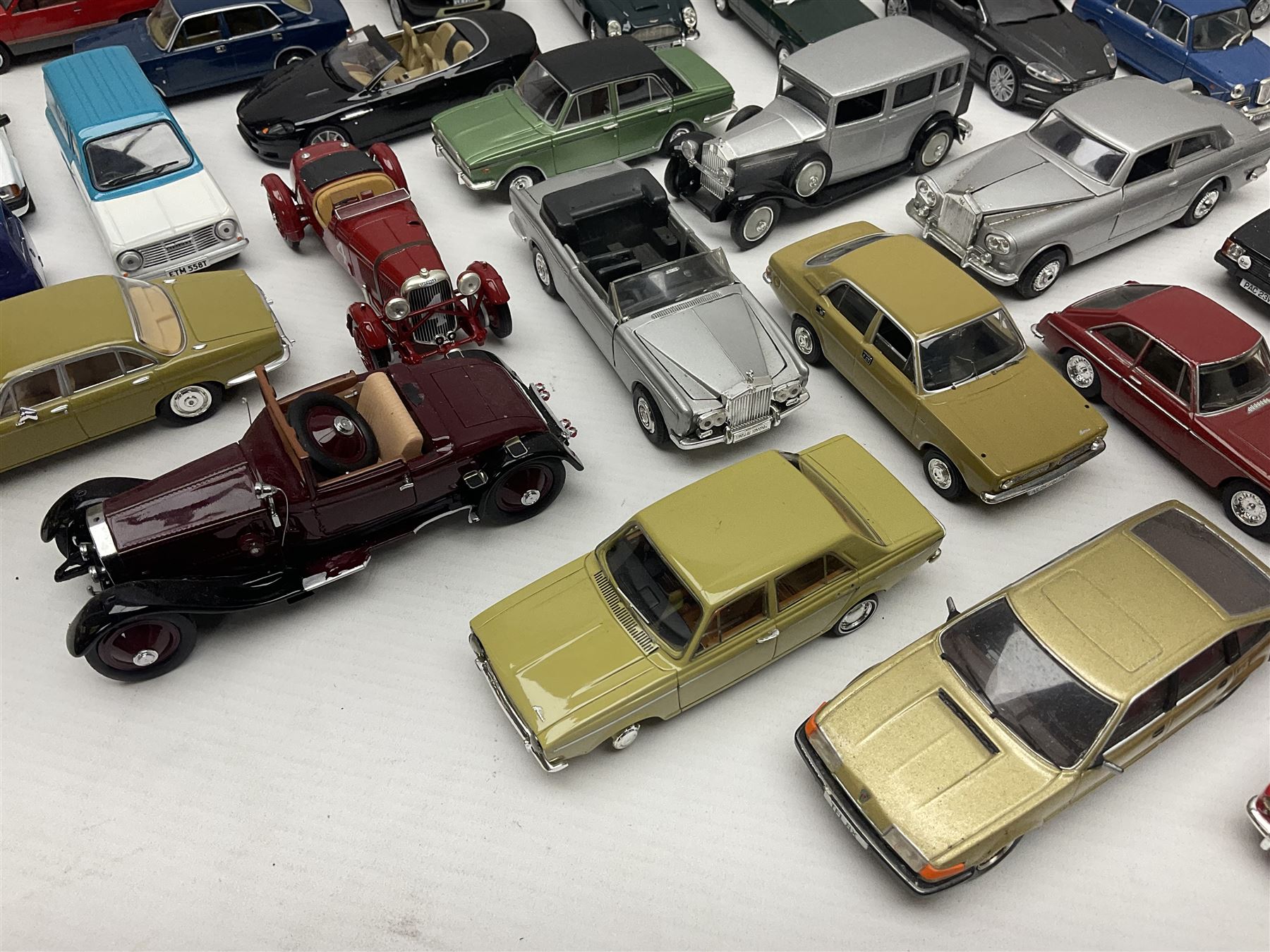 Over forty modern die-cast models by Vanguards - Image 3 of 12