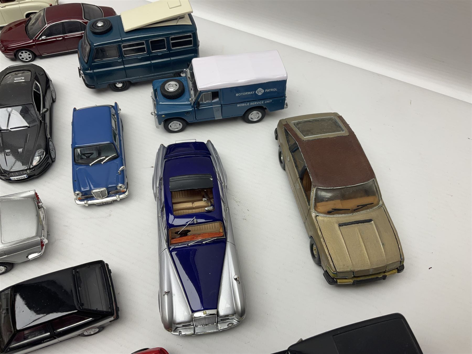 Over forty modern die-cast models by Vanguards - Image 10 of 12