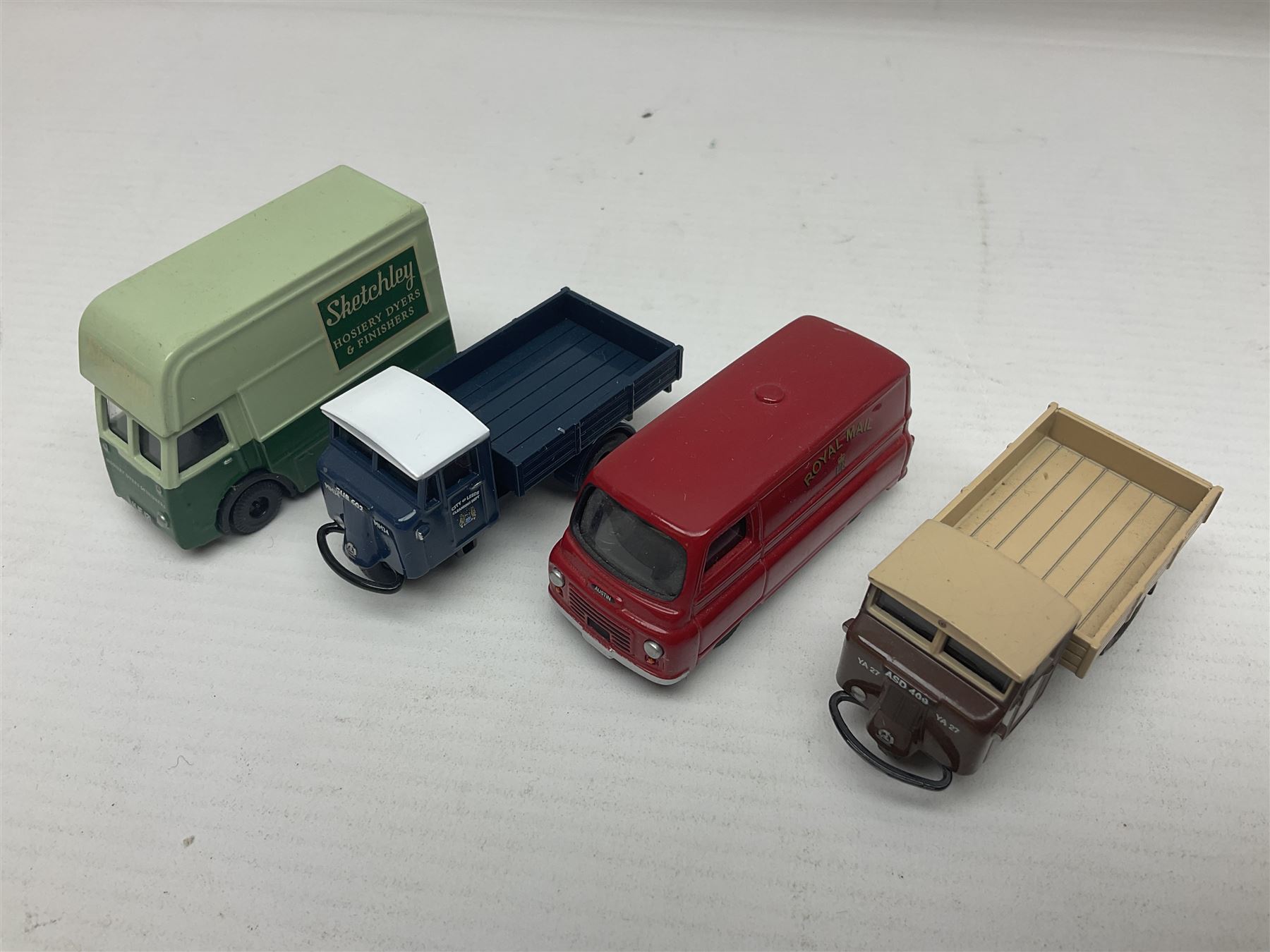 Over forty 1:76 scale die-cast models of cars and commercial vehicles; some boxed; and eight small s - Image 14 of 16