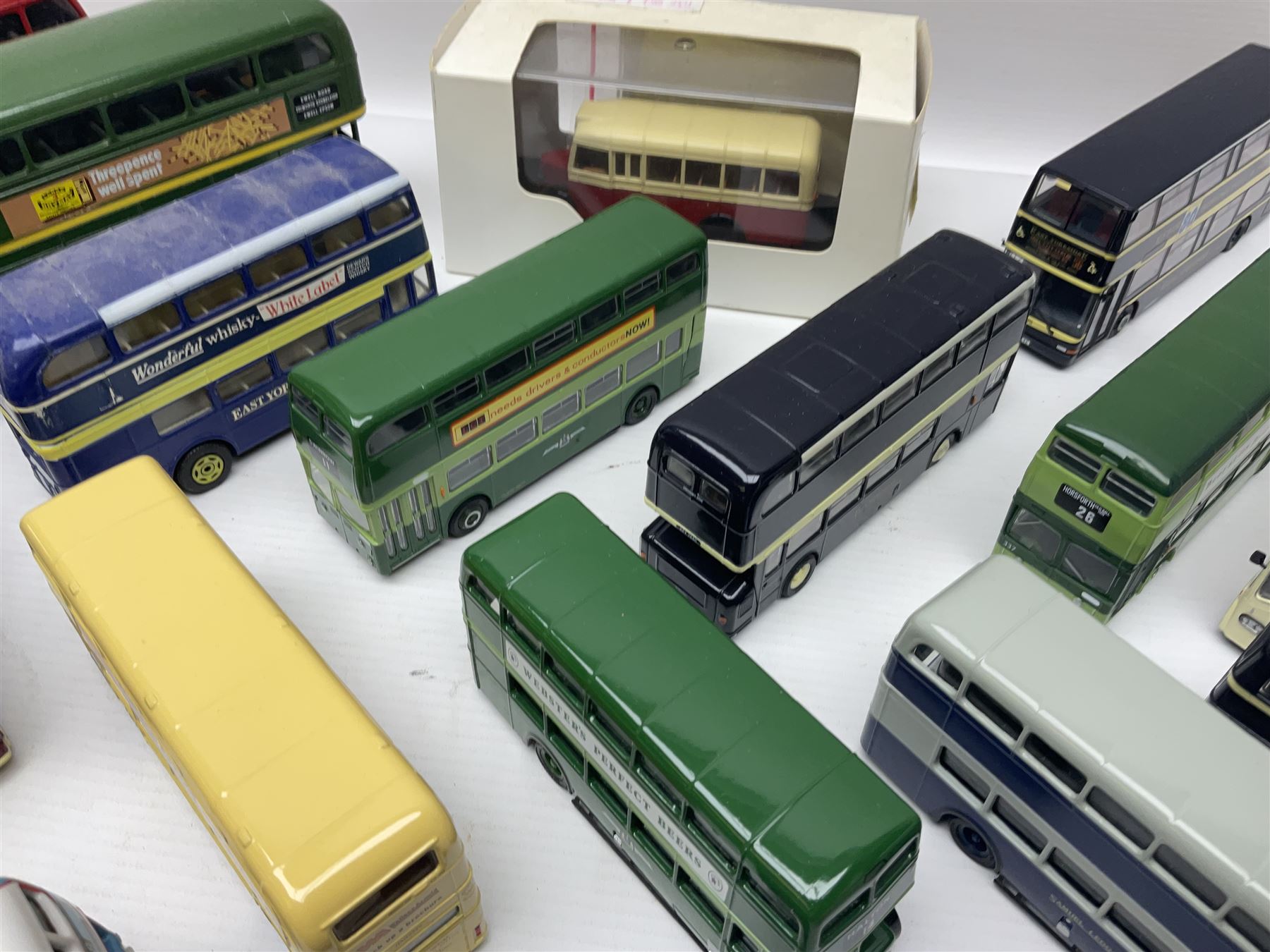Thirty-one modern die-cast models of buses - Image 10 of 11