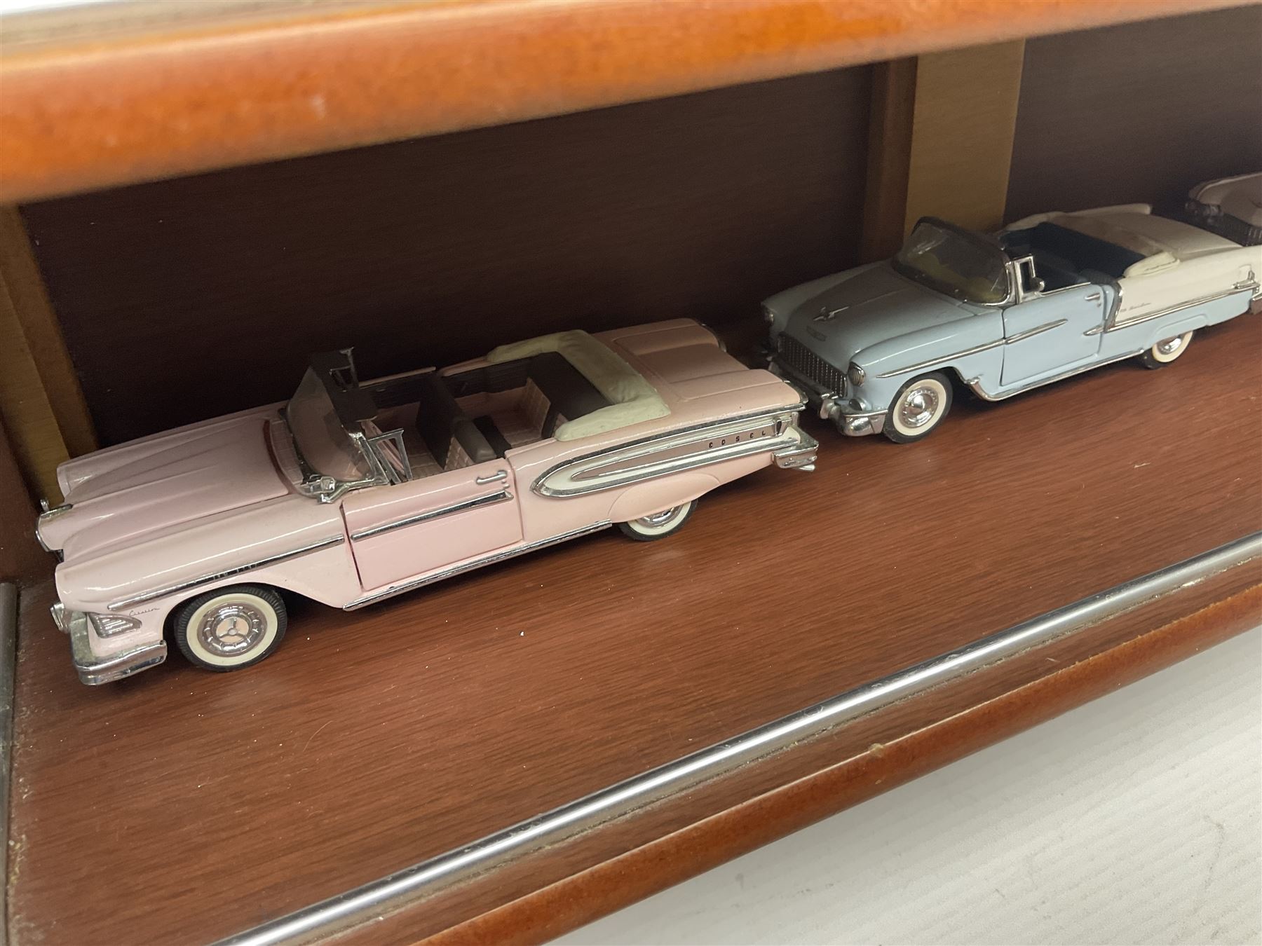 Franklin Mint 'The Classic Cars of the Fifties' collection with display rack - Image 8 of 12