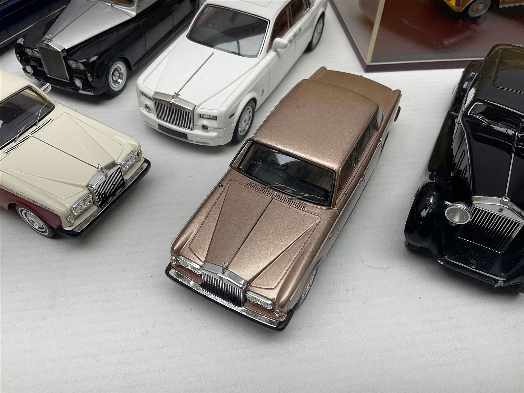 Twelve 1:43 scale die-cast models including TrueScale boxed 1965 Rolls Royce Phantom V Mulliner Park - Image 8 of 13