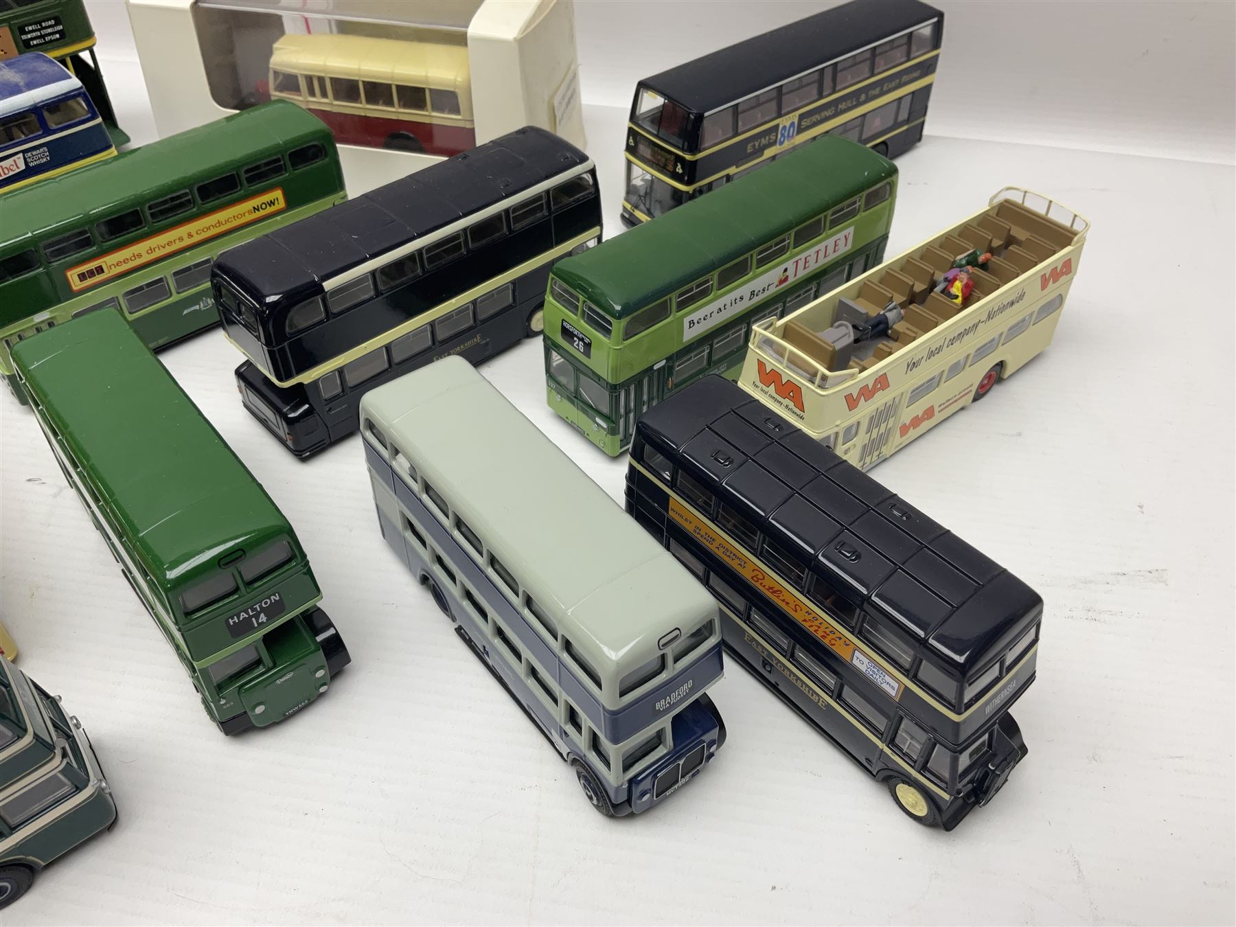 Thirty-one modern die-cast models of buses - Image 4 of 11