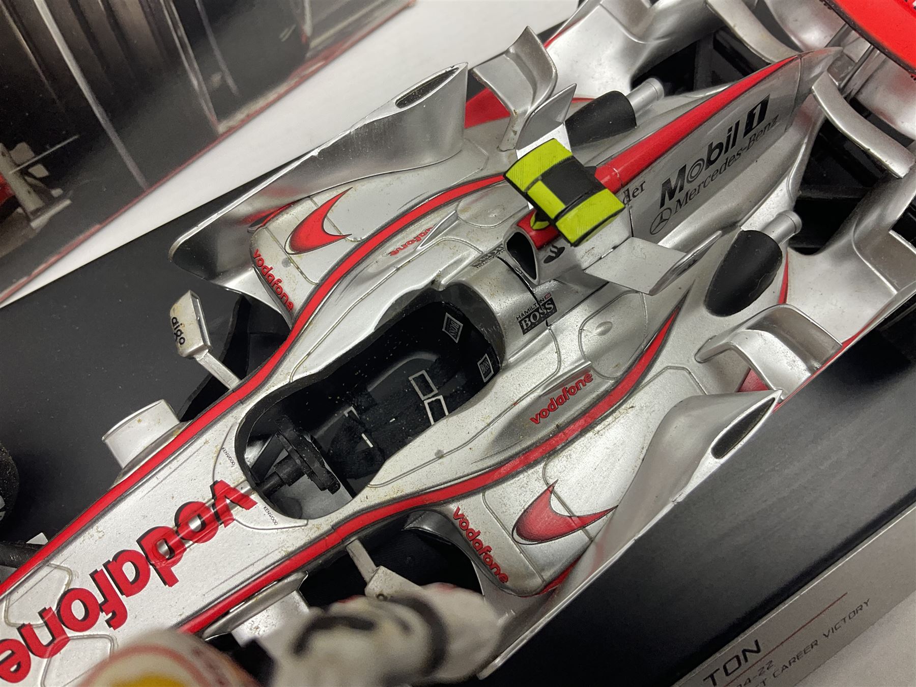 Mattel Hot Wheels 1:18 scale die-cast racing car - Vodaphone McLaren Mercedes; boxed with stand - Image 6 of 10