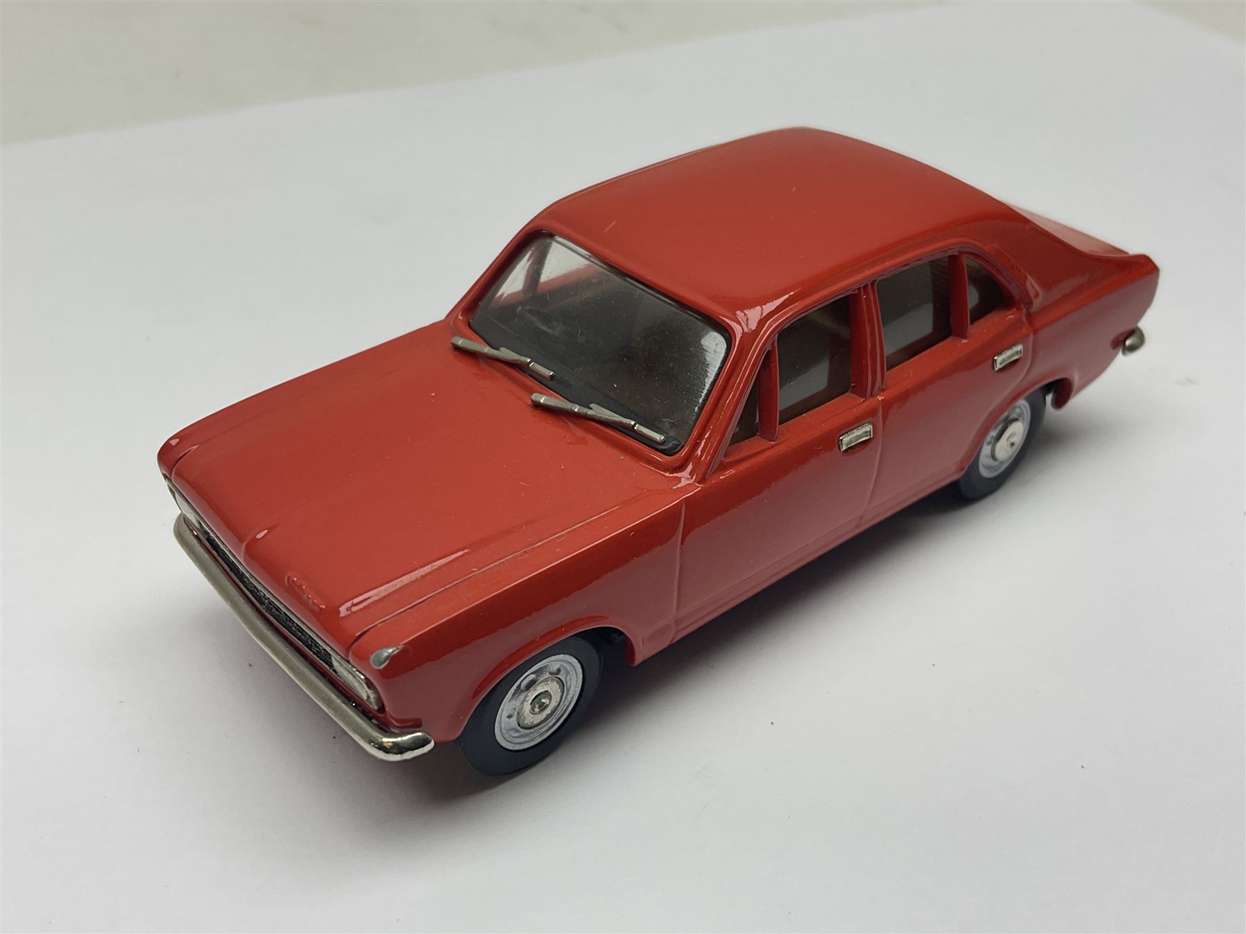 Three Lansdowne Models 1:43 scale models - 1965 Humber Sceptre MkII Four Door Saloon; 1970 Hillman A - Image 2 of 10