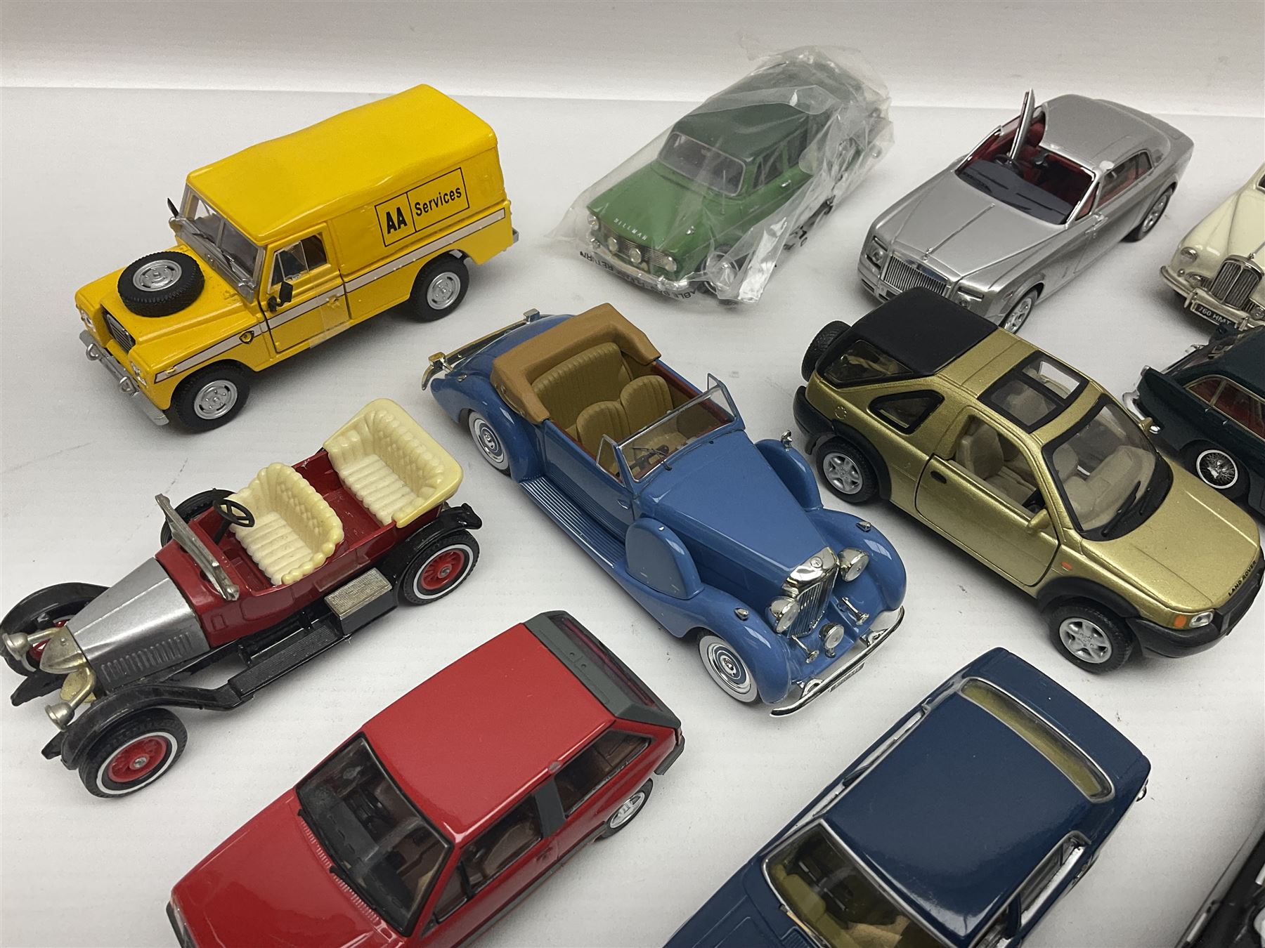 Over forty modern die-cast models by Vanguards - Image 6 of 12