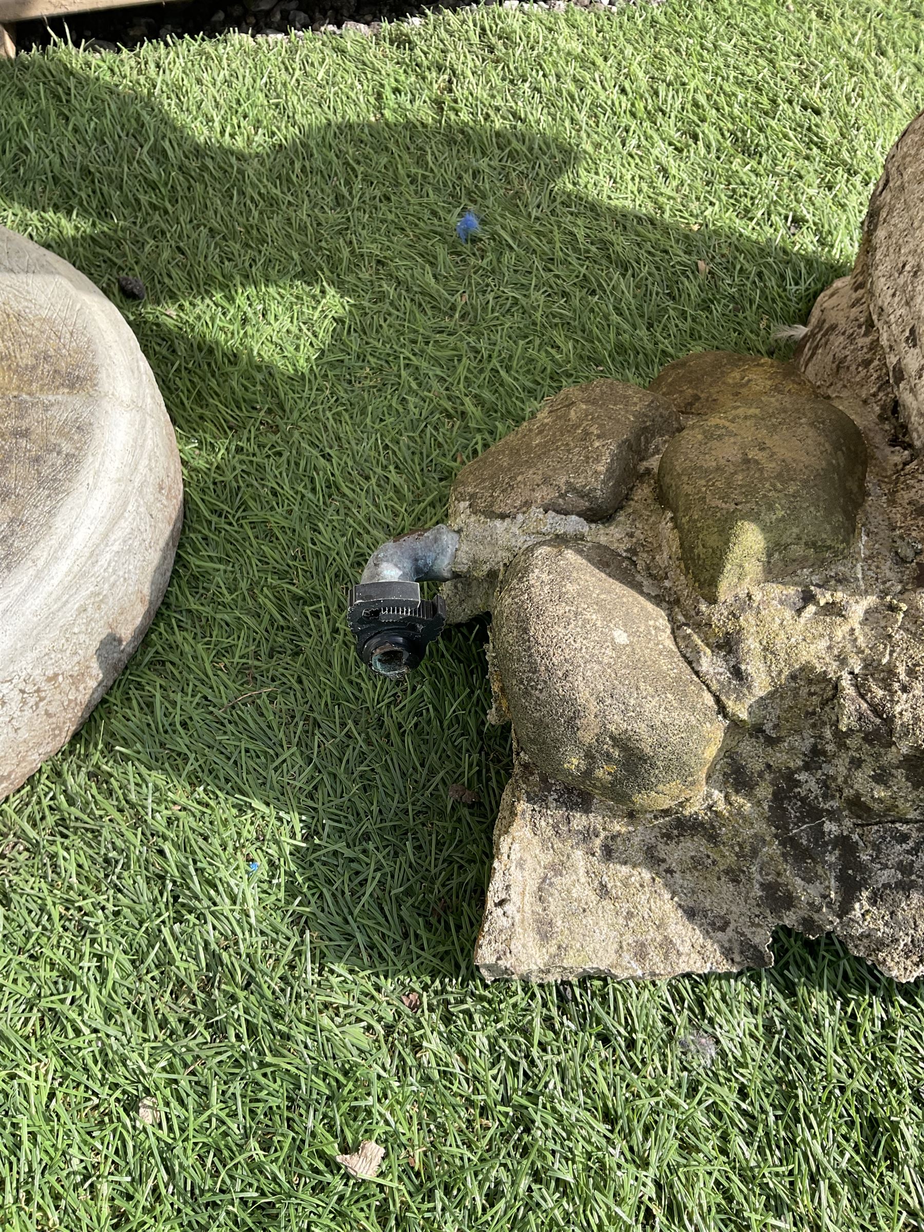 Cast stone urn planter and two cast stone garden figures - Image 4 of 5