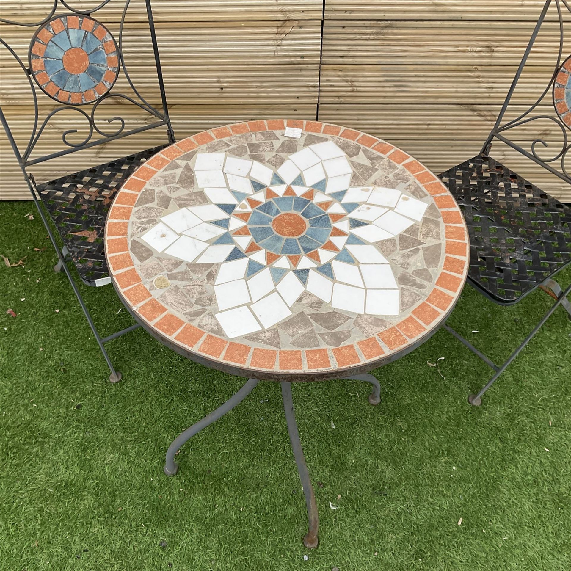 Mosaic garden table and two folding chairs - Image 2 of 3