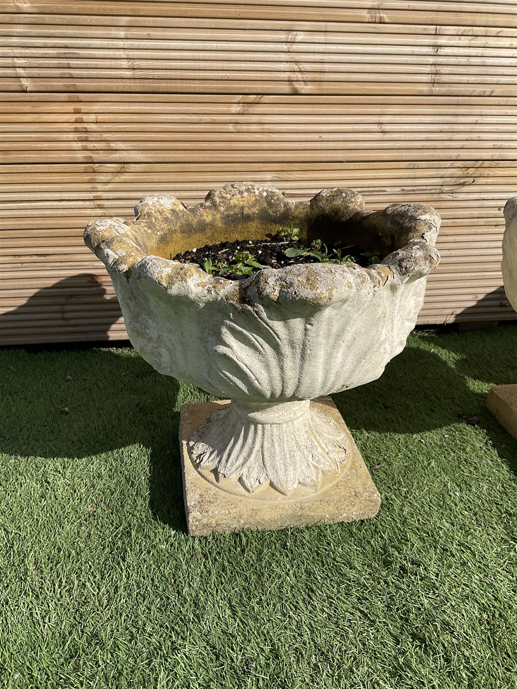 Set of three composite stone planters - Image 2 of 4