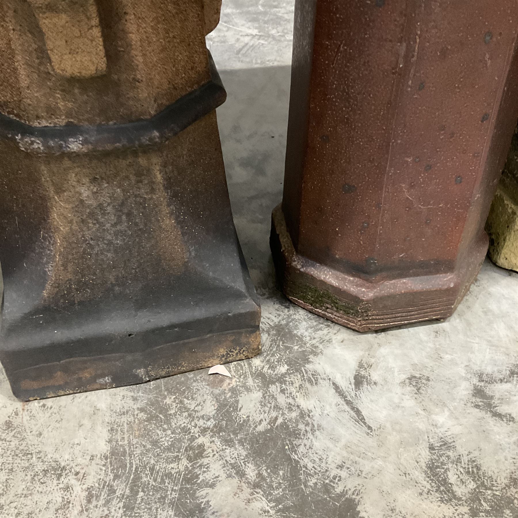 Set of three terracotta chimney pots - Image 3 of 6