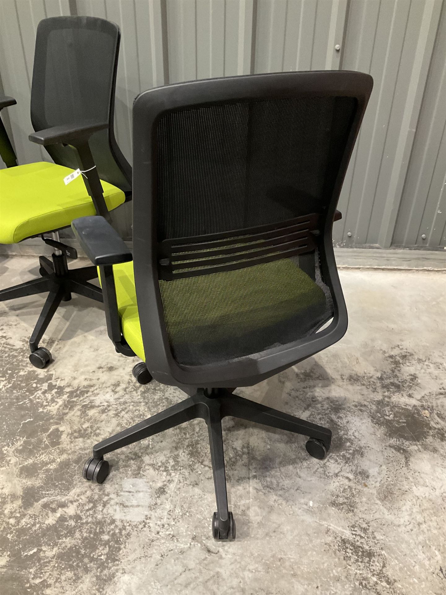 Five swivel adjustable office chairs - Image 2 of 6