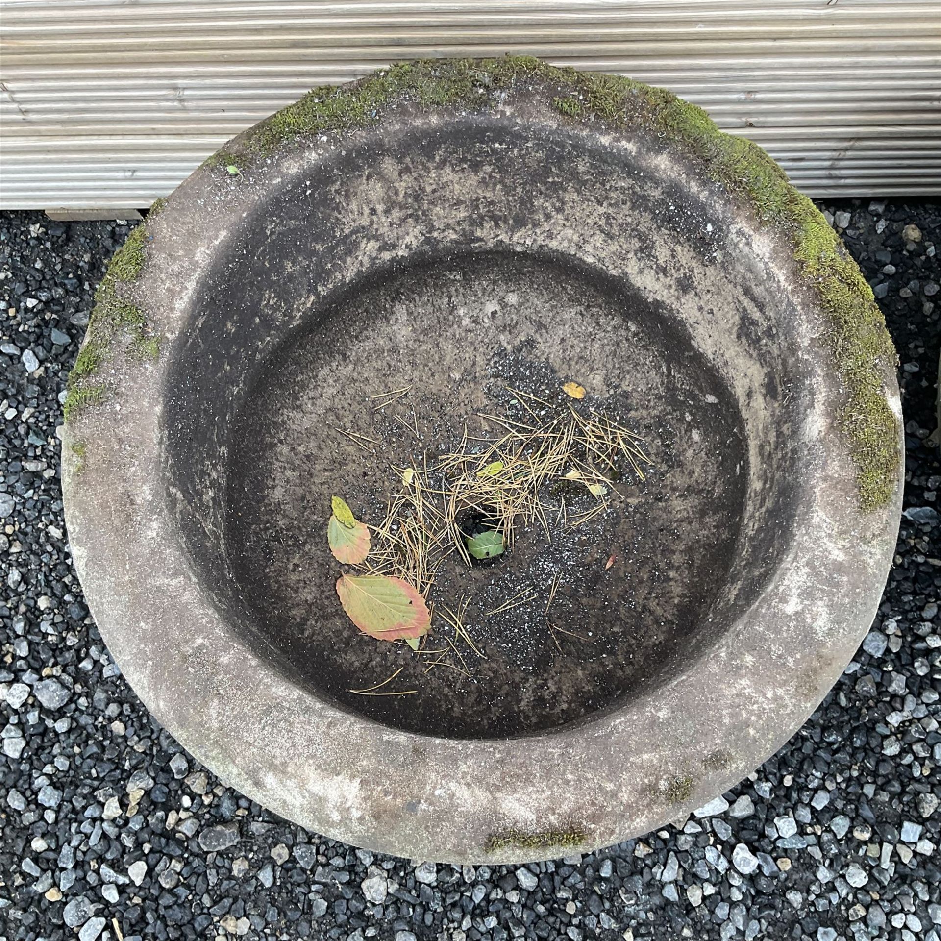 Pair of large cast stone garden planters - Image 3 of 5