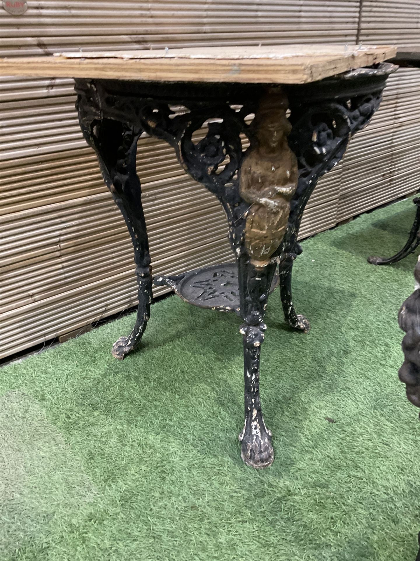 Britannia cast iron pub table - Image 5 of 6