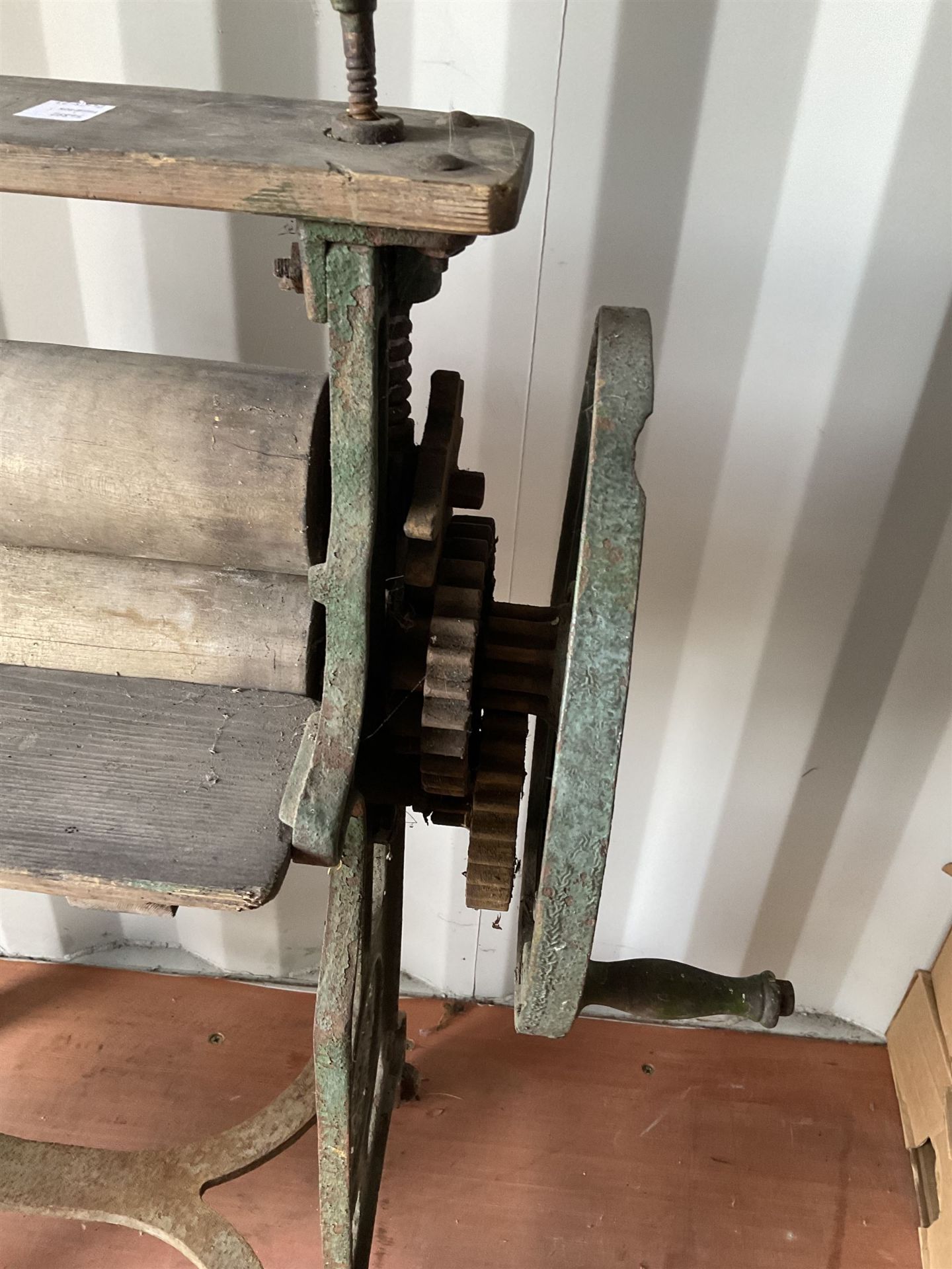 Cast iron and wood mangle - Image 2 of 4