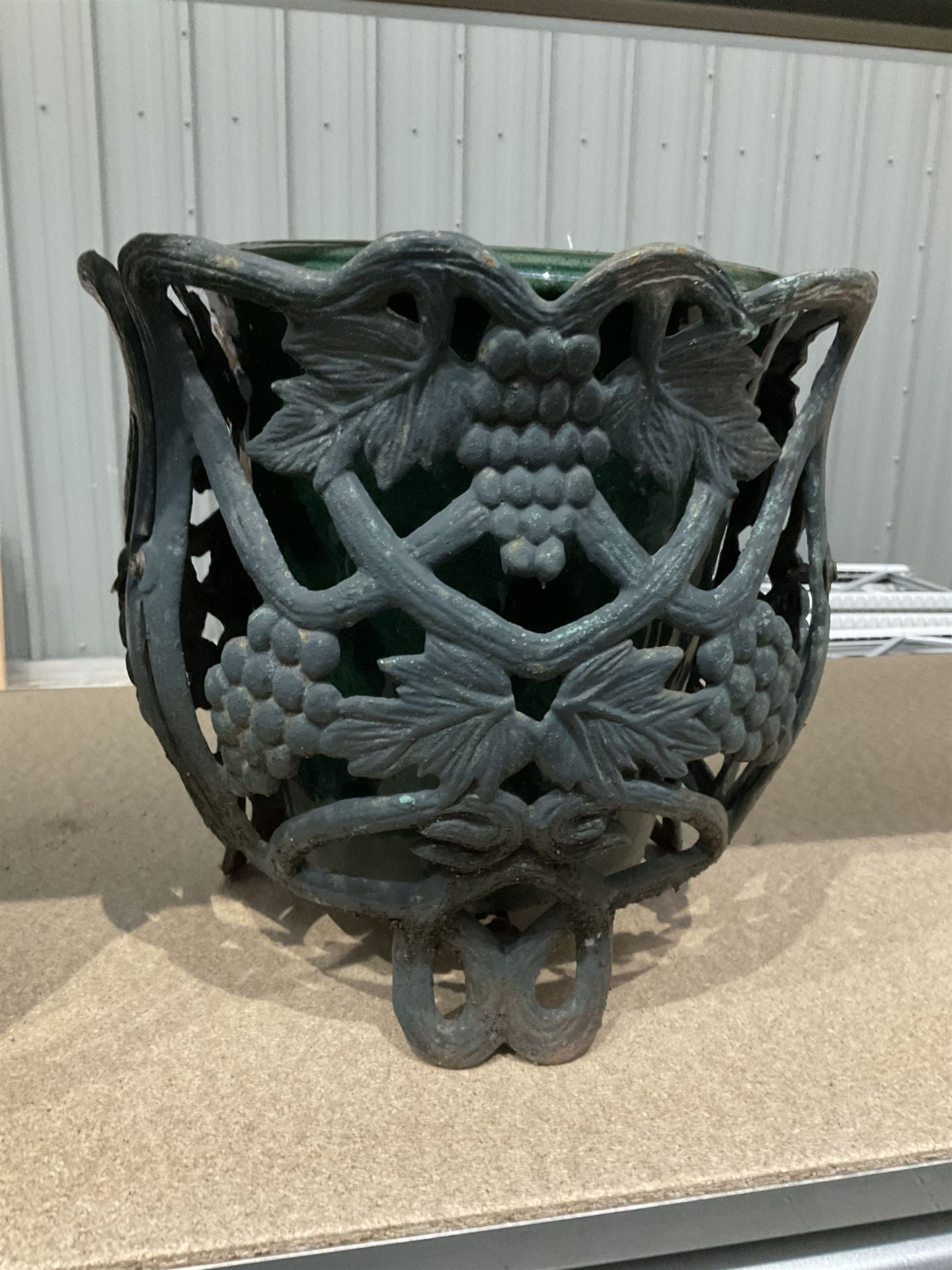 Victorian style cast metal planter/pot holder with three inserted terracotta glazed pots - Image 3 of 5