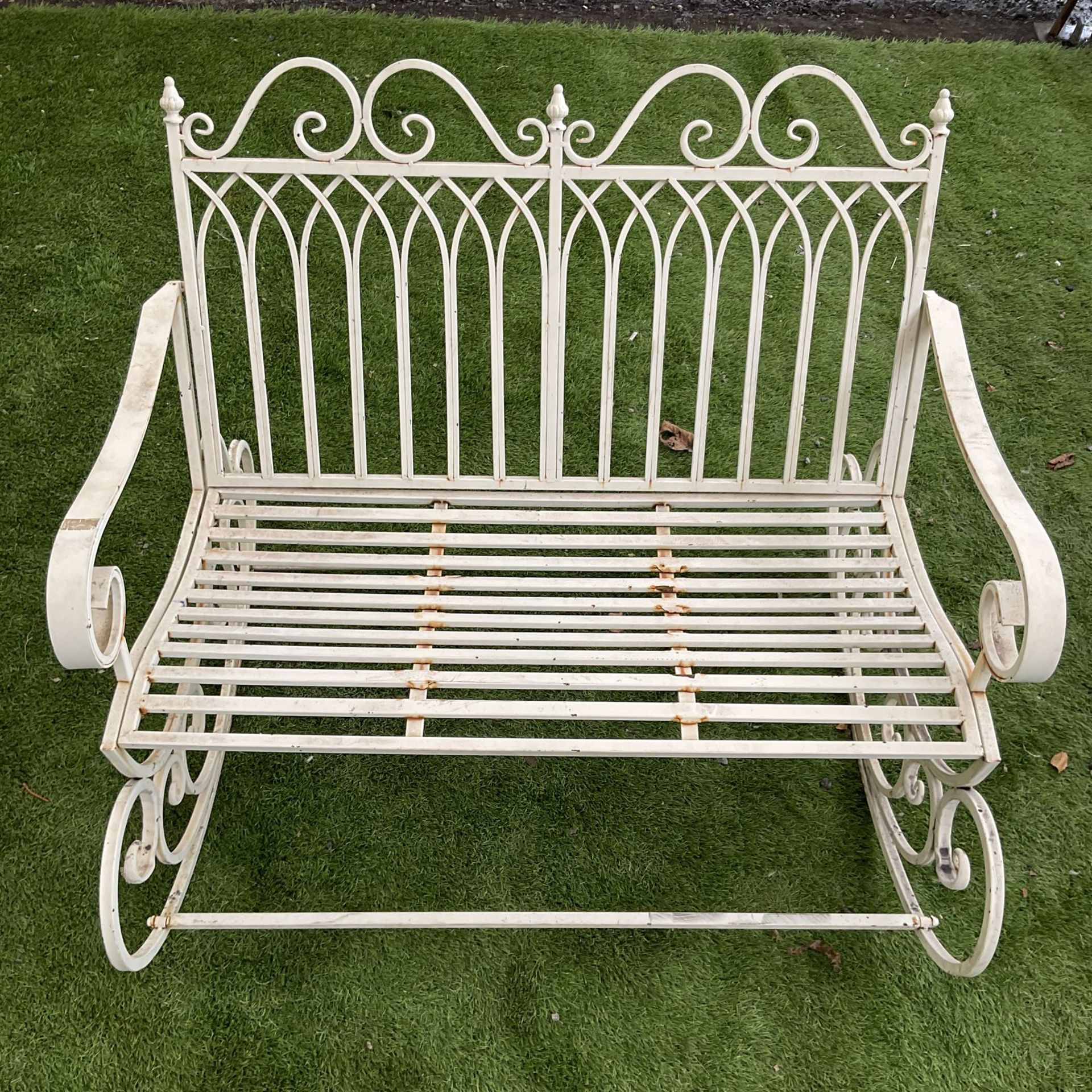 Cream painted rocking garden bench - Bild 3 aus 3