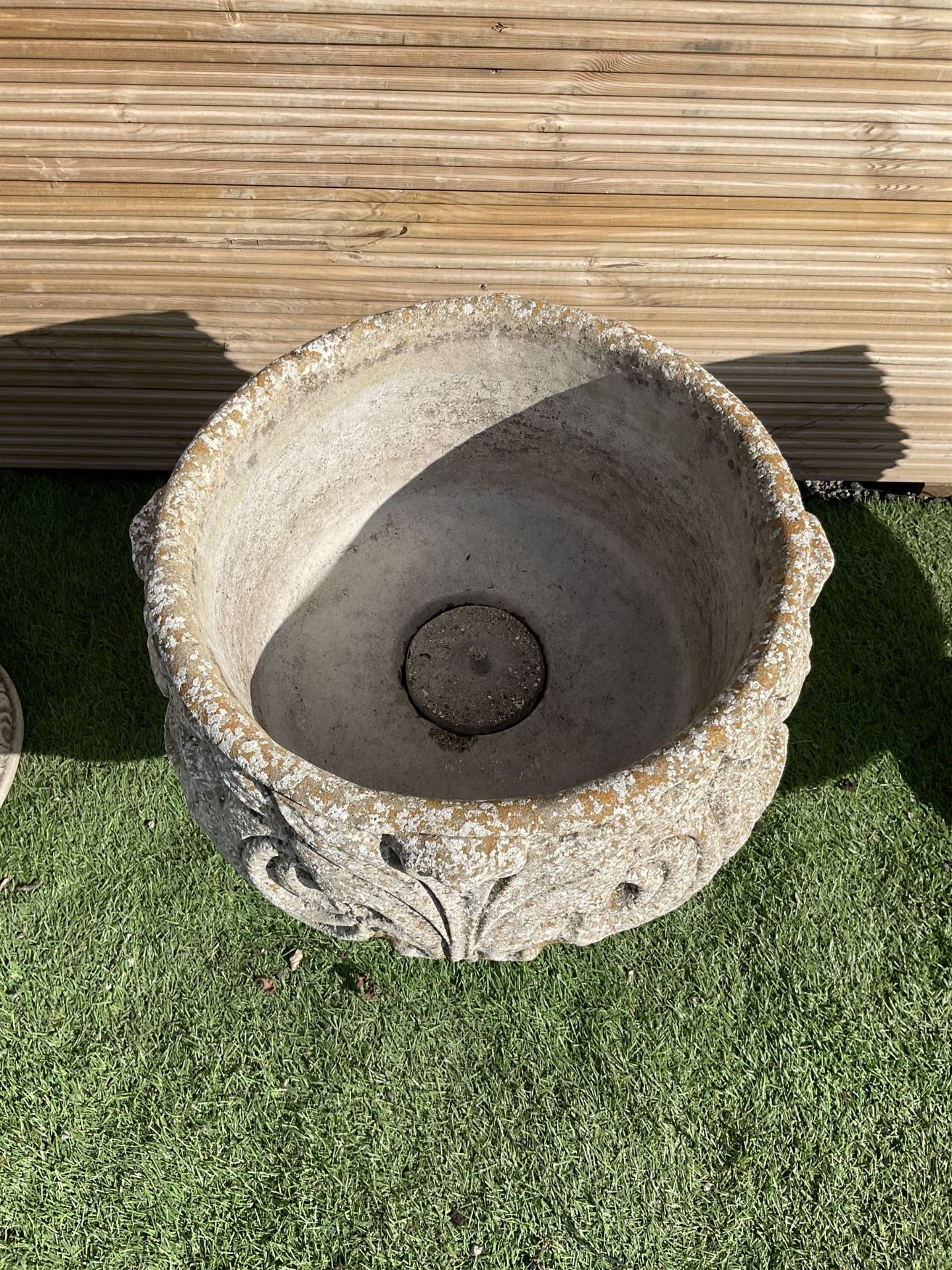 Set of three circular composite planters - Image 3 of 4