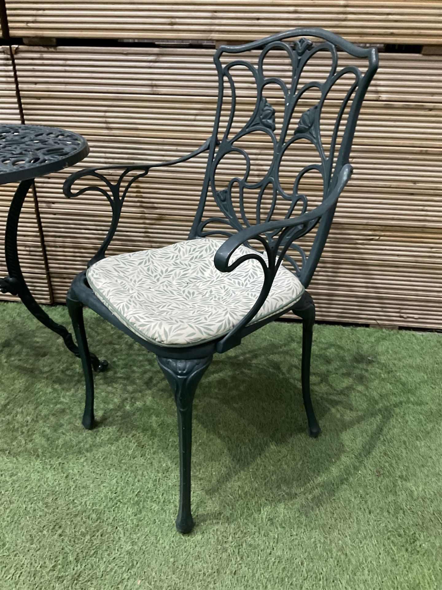 Aluminium garden table and two chairs painted in green - Image 2 of 3