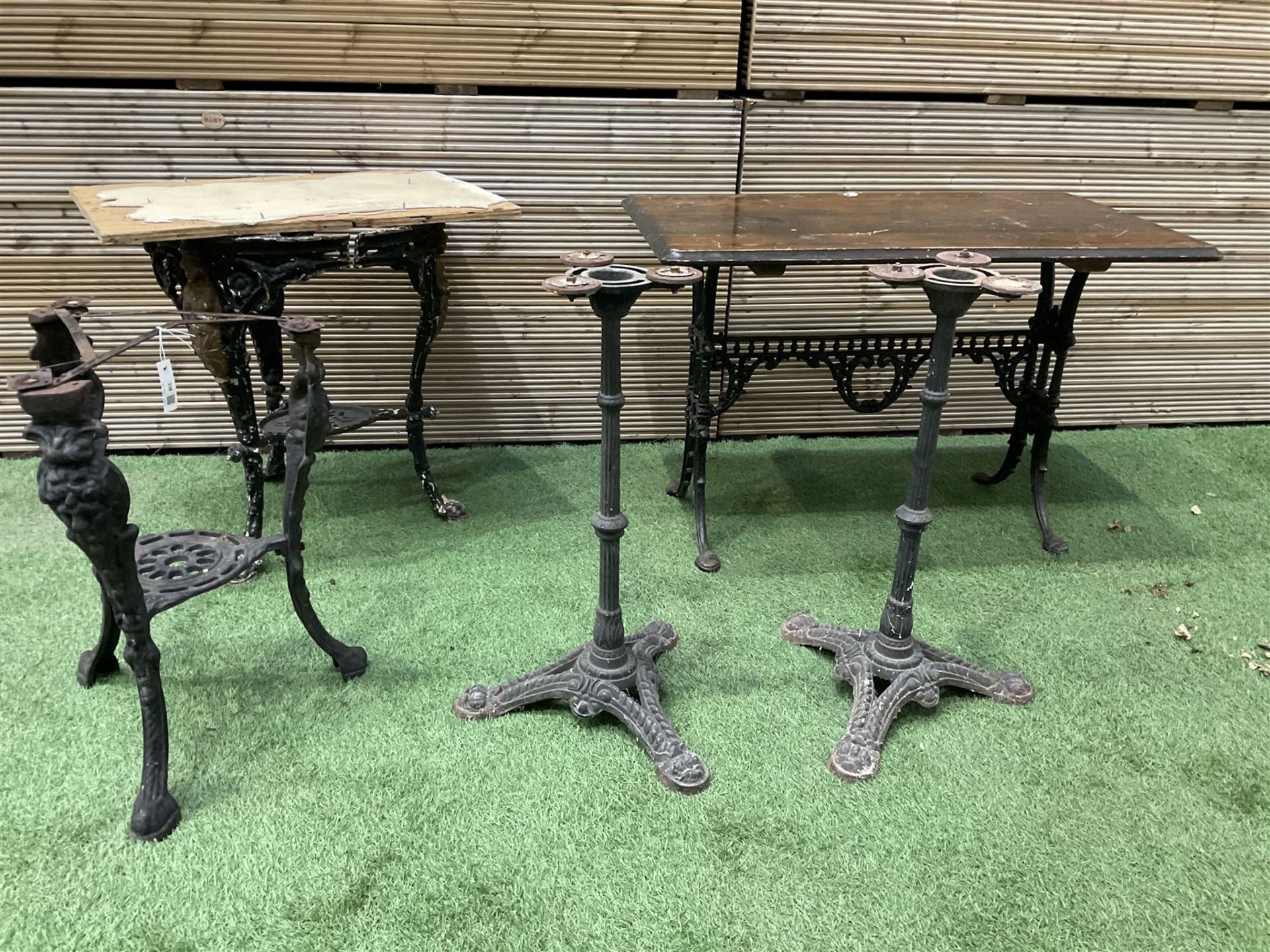 Britannia cast iron pub table