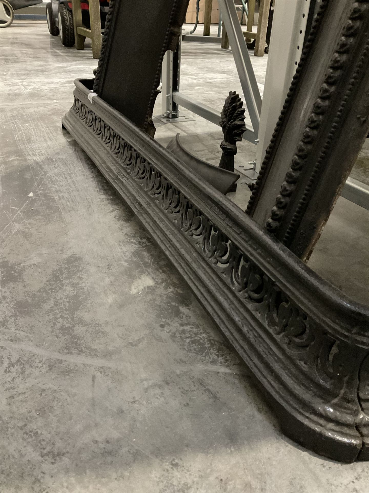 Cast iron fireplace insert and cast iron fender - THIS LOT IS TO BE COLLECTED BY APPOINTMENT FROM DU - Image 4 of 4