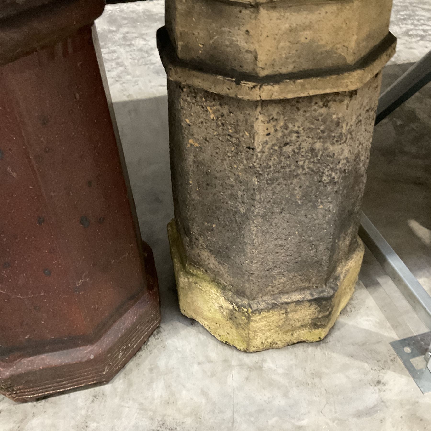 Set of three terracotta chimney pots - Image 4 of 6