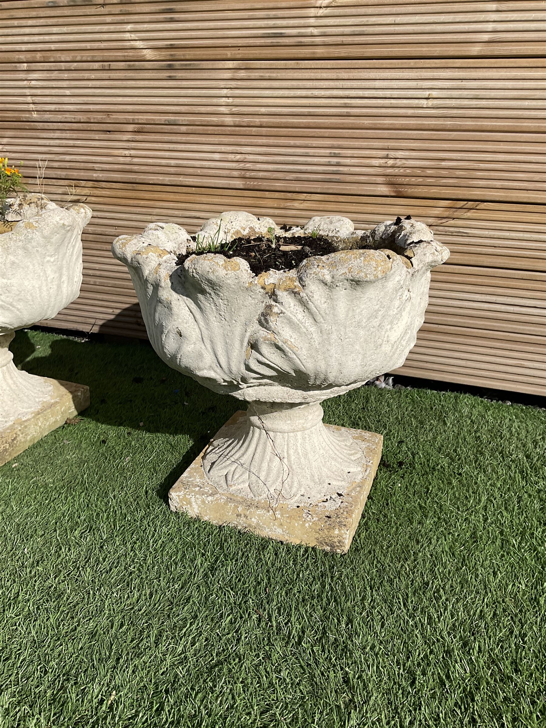 Set of three composite stone planters - Image 3 of 4