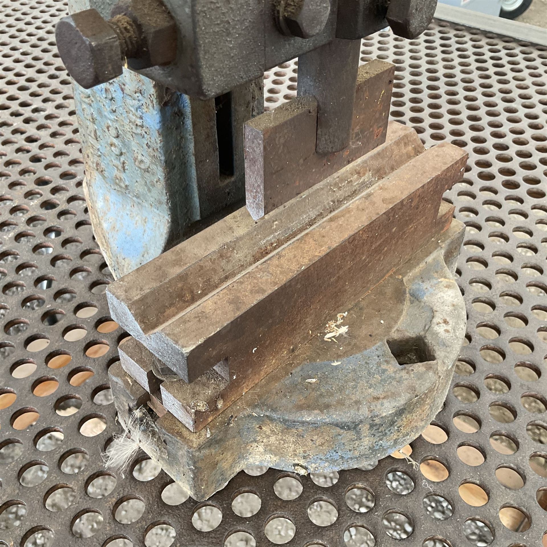 Cast iron metal bending fly press - Image 5 of 6