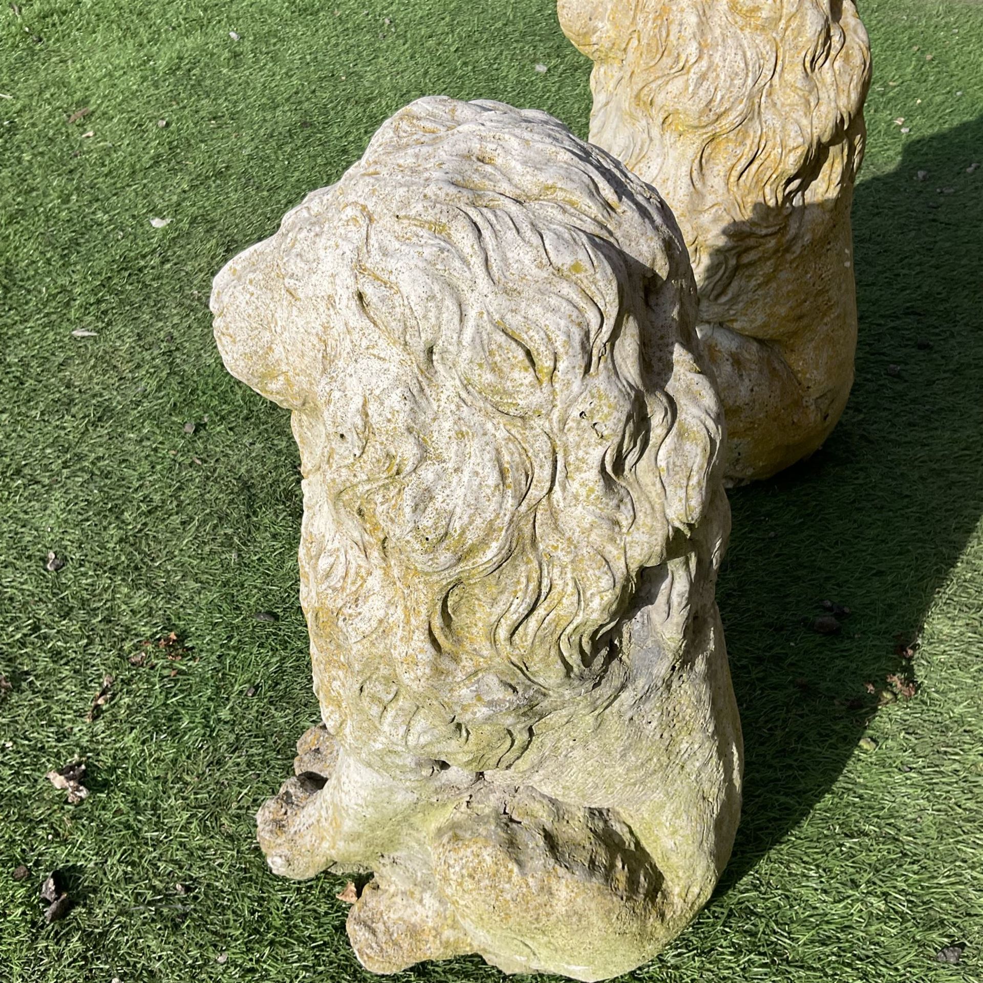 Pair of cast stone garden lions - Image 3 of 3
